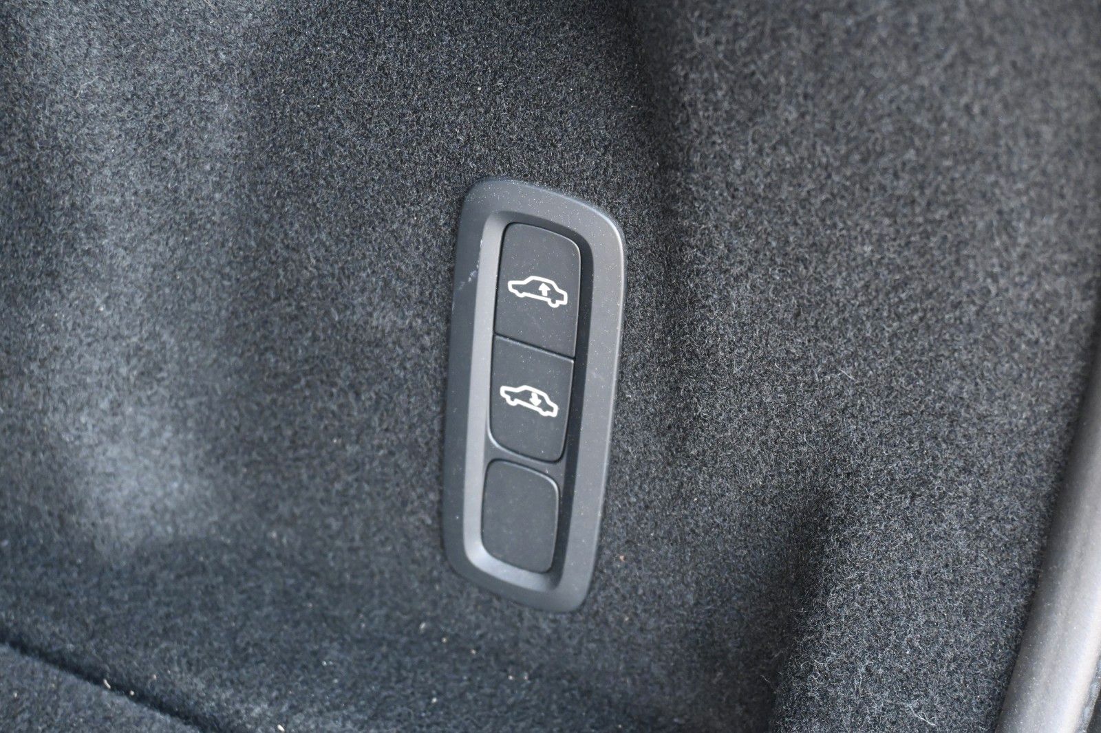 Volvo XC60 B4 AWD Ultimate - Samsaru's Car Outlet