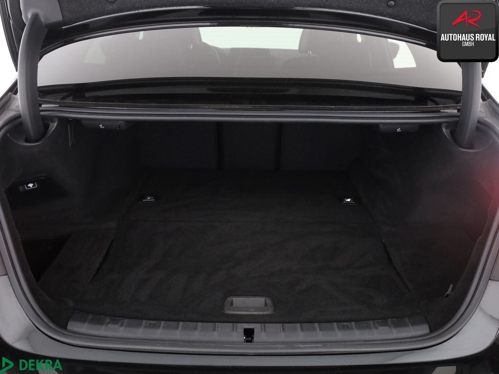 BMW 530 e x Drive M SPORT SHADOW HUD,KEYLESS,KAMERA