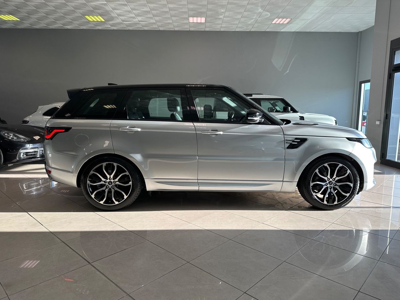 Range Rover Sport 3 - Samsaru's Car Outlet