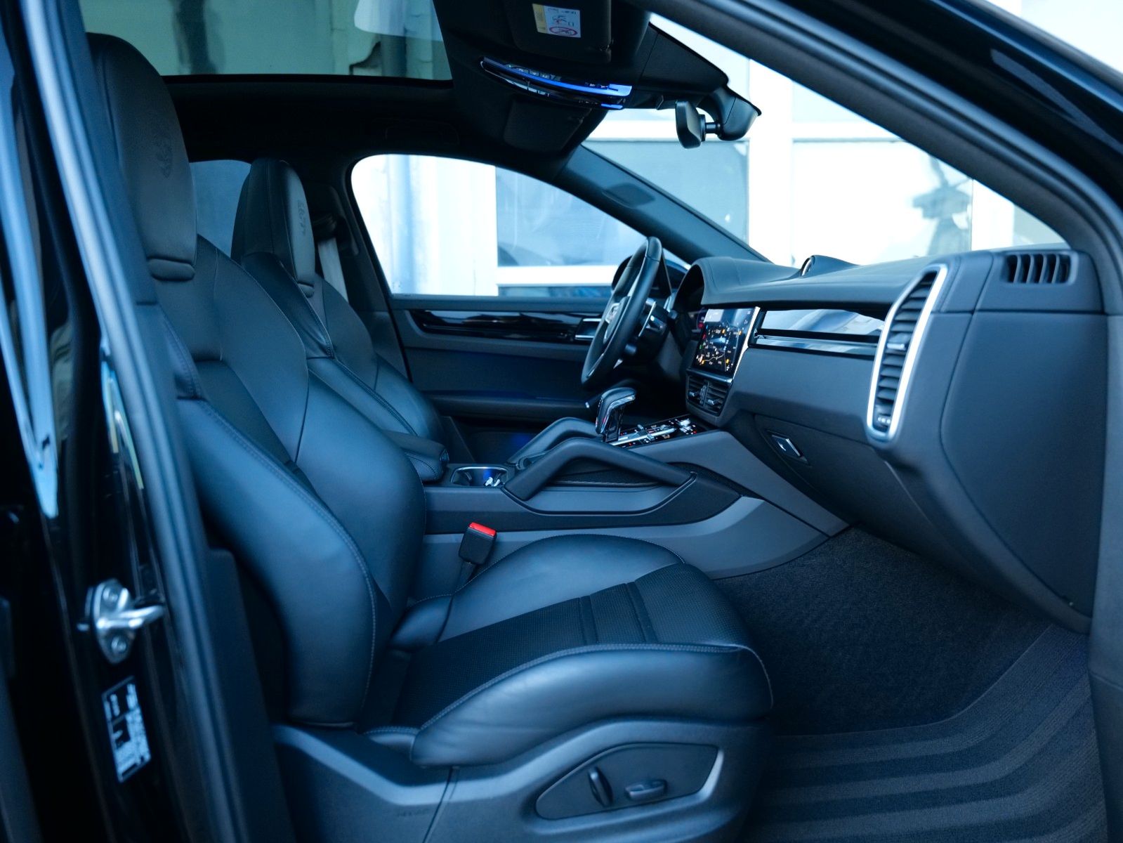 Porsche Cayenne Coupe E-Hybrid Platinum Edi SPORT DESIGN