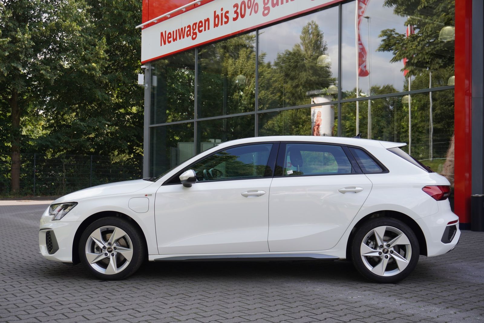 Audi A3 Sportback 40 TFSIe S line Sitzheizung LED DAB