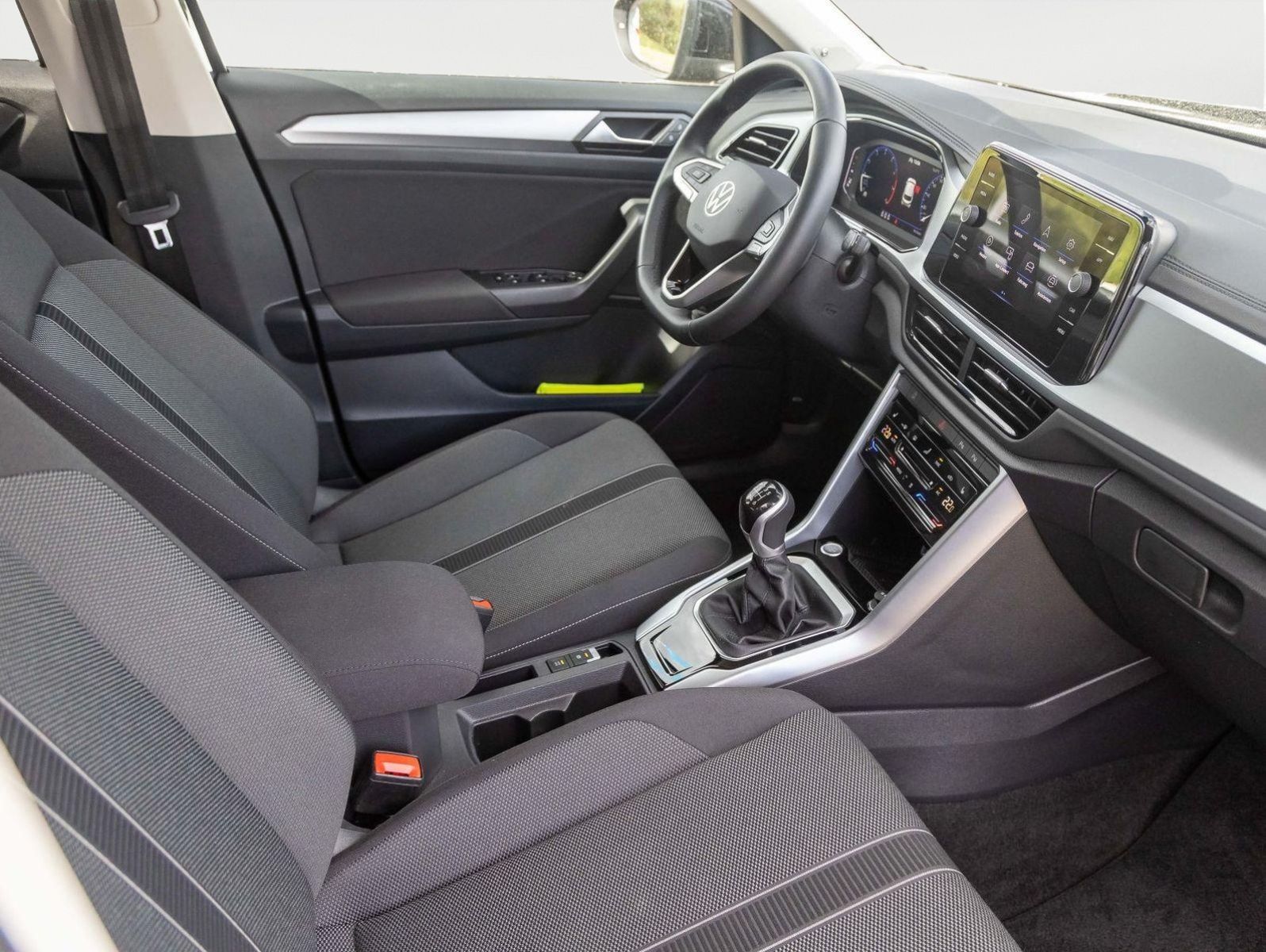 Volkswagen T-ROC 1.0 TSI LIFE - Samsaru's Car Outlet