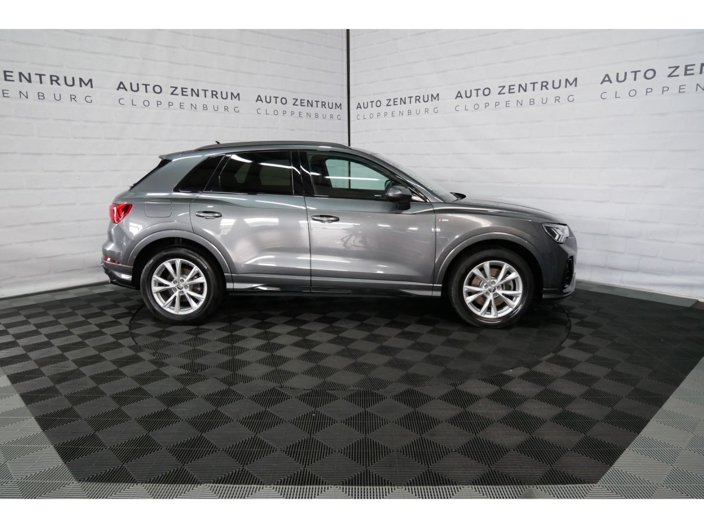 Audi Q3 40 TDI q S line - Samsaru's Car Outlet