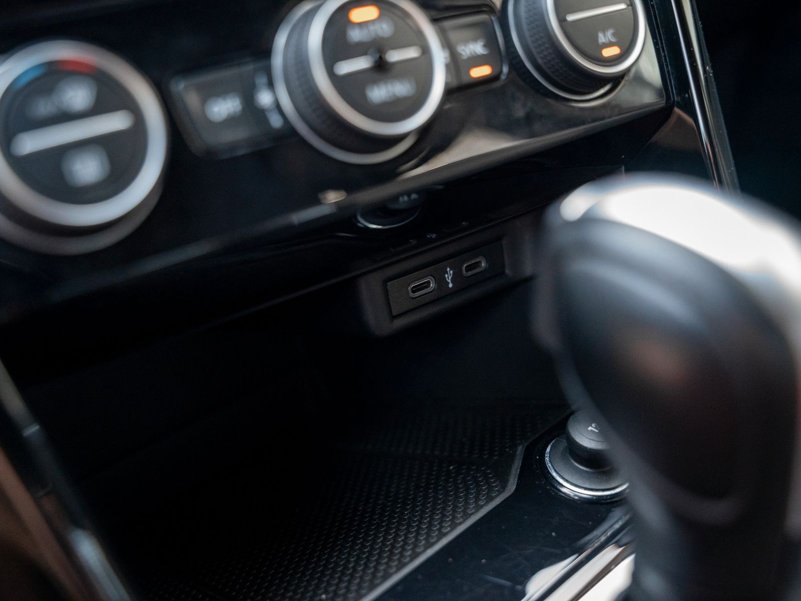 Volkswagen T-ROC Sport 1.5 TSI DSG - Samsaru's Car Outlet