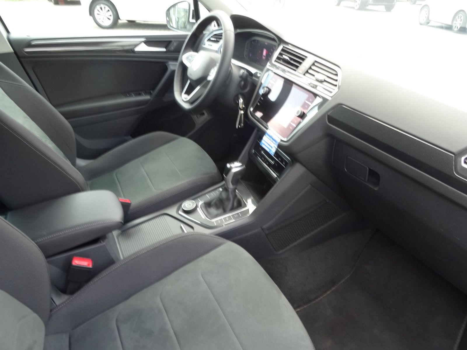 Volkswagen Tiguan 2.0 TDI SCR DSG 4MOTION Elegance - Samsaru's Car Outlet