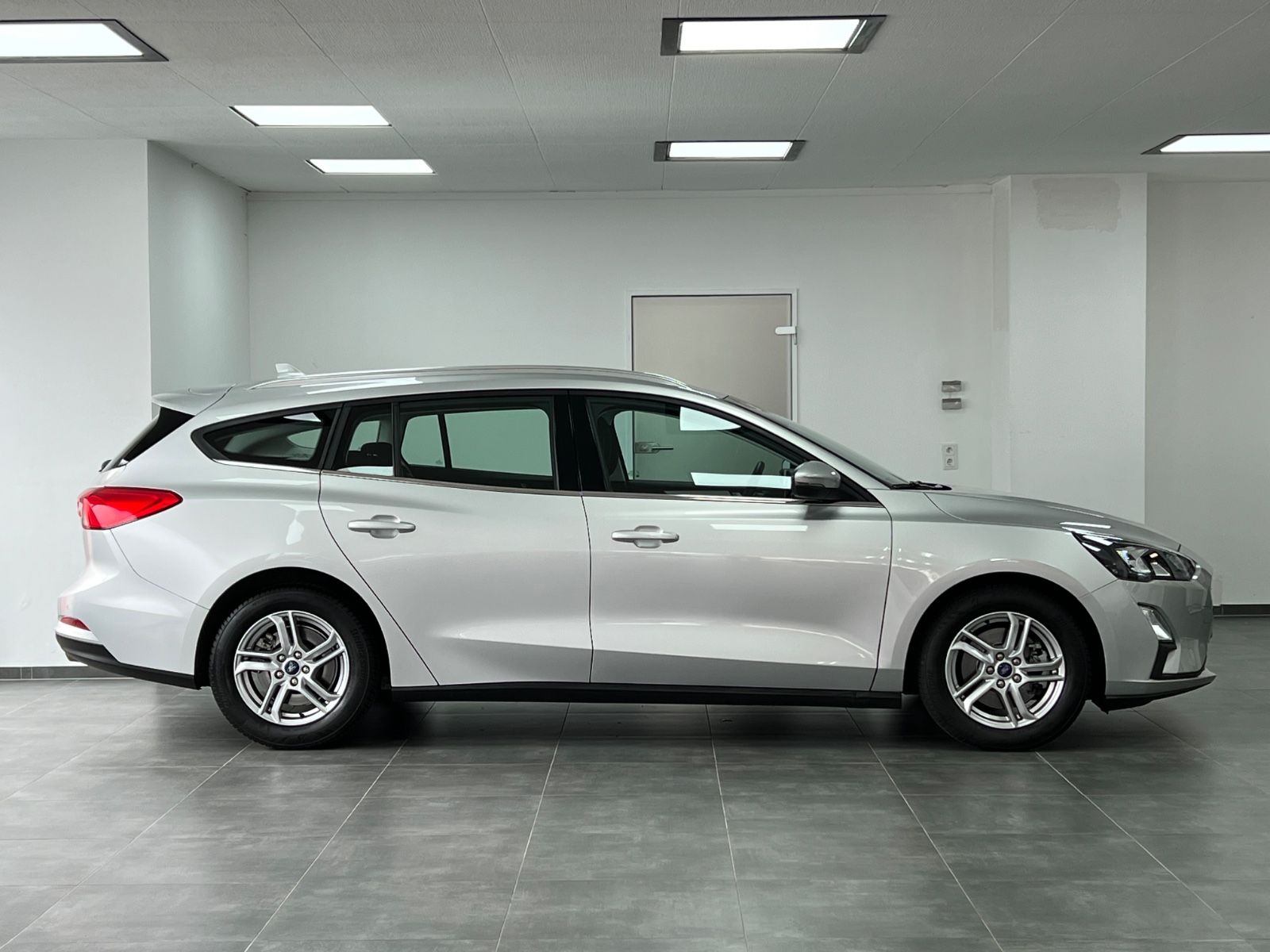 Ford Focus Turnier Cool & Connect - Samsaru's Car Outlet
