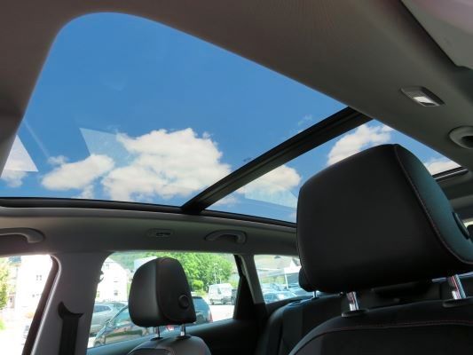 Seat Leon Sportstourer FR 2,0 TDI DSG - Samsaru's Car Outlet
