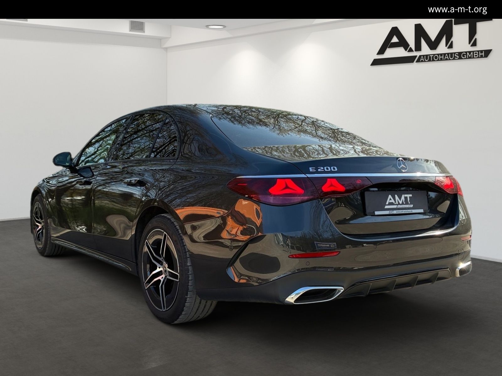 Mercedes-Benz E 200 AMG Line - Samsaru's Car Outlet