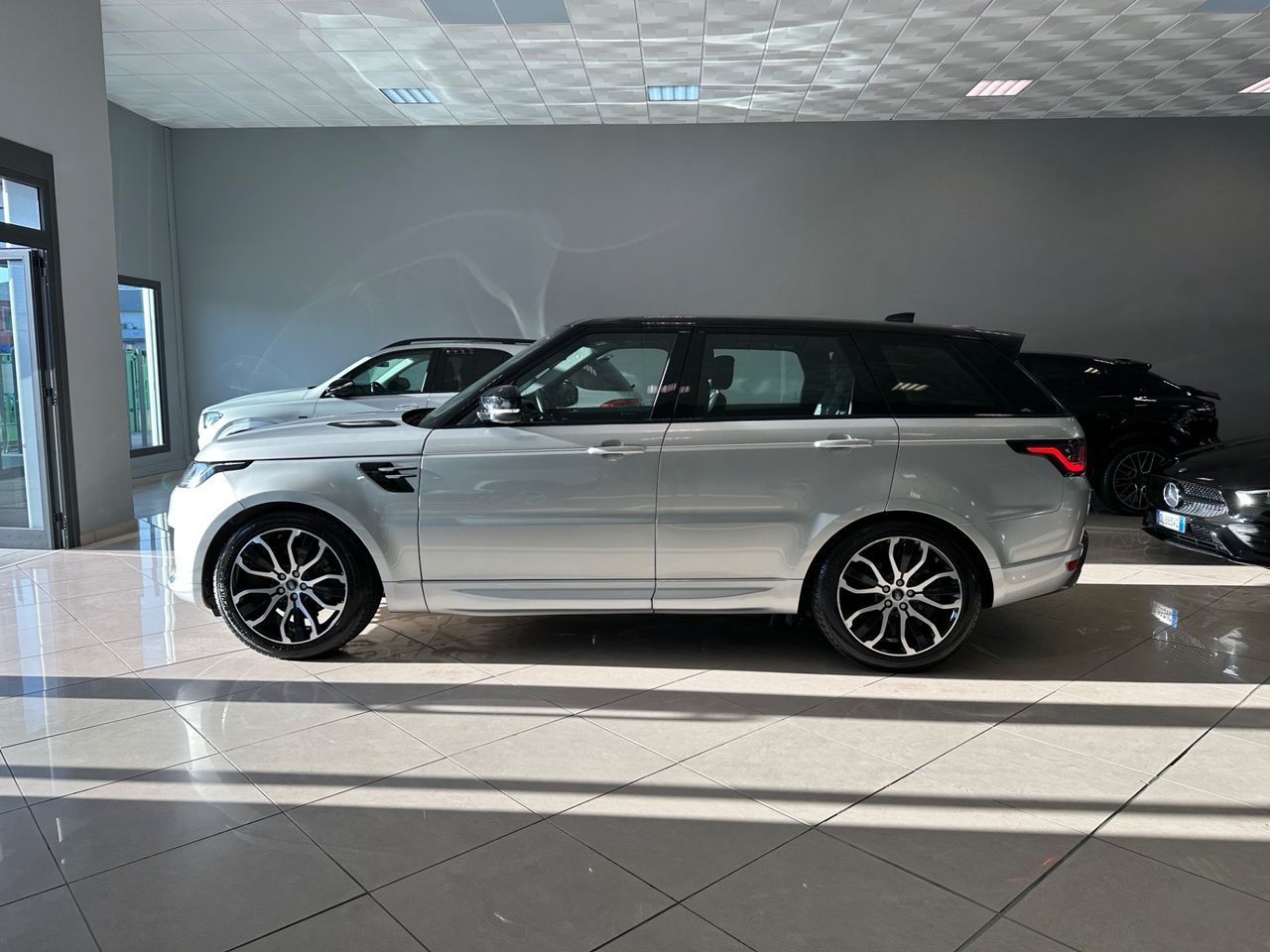 Range Rover Sport 3 - Samsaru's Car Outlet