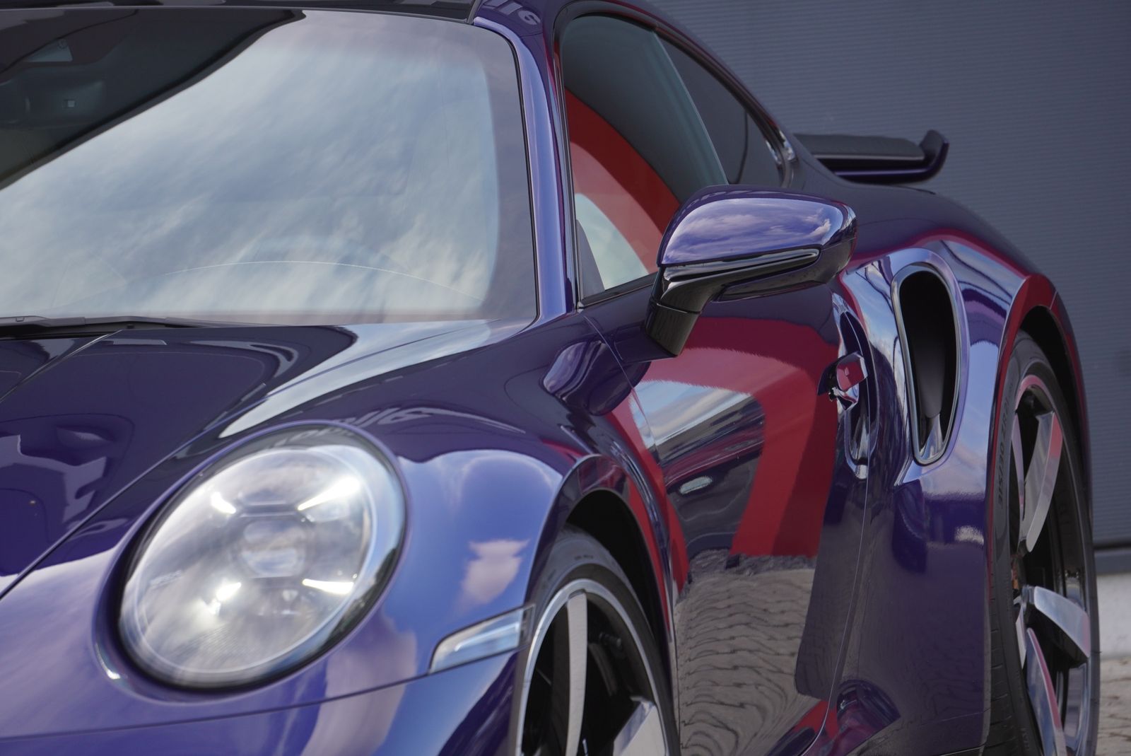 Porsche 992 Turbo S Sport Design - Samsaru's Car Outlet