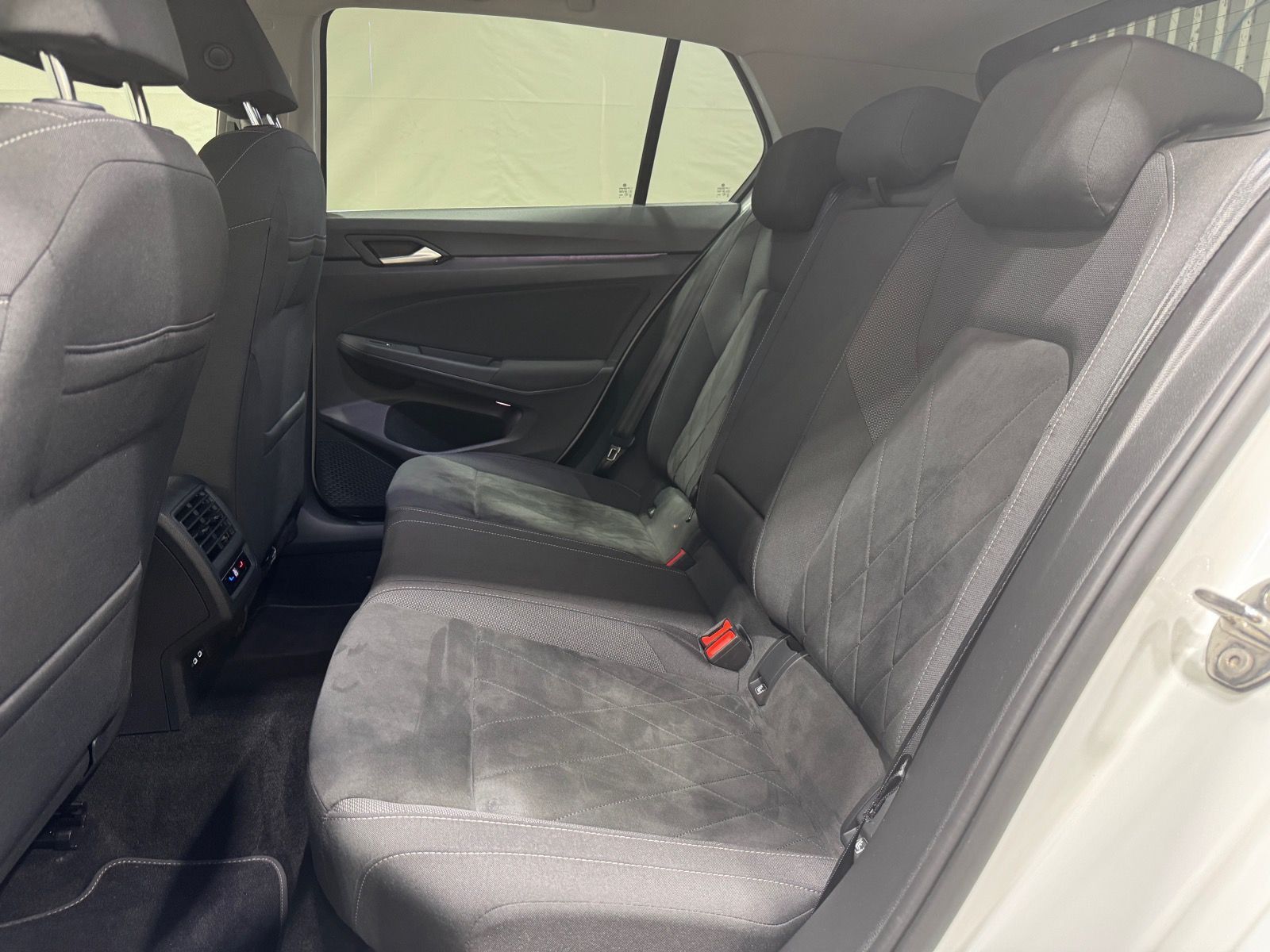 Volkswagen Golf Style 2.0 TDI DSG - Samsaru's Car Outlet