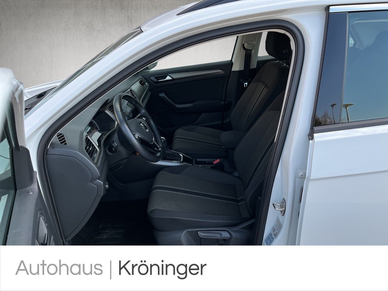 Volkswagen T-Roc 1.5 TSI DSG Style - Samsaru's Car Outlet