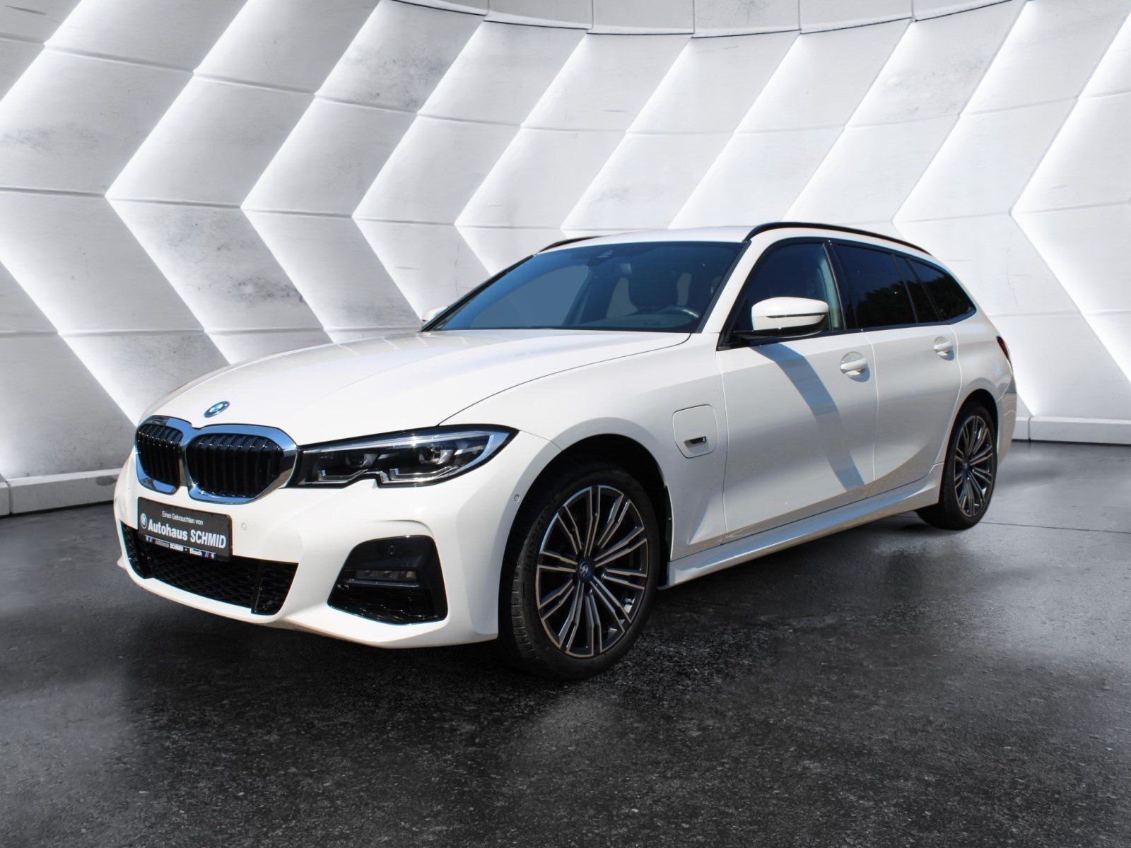 BMW 320e Touring - Samsaru's Car Outlet