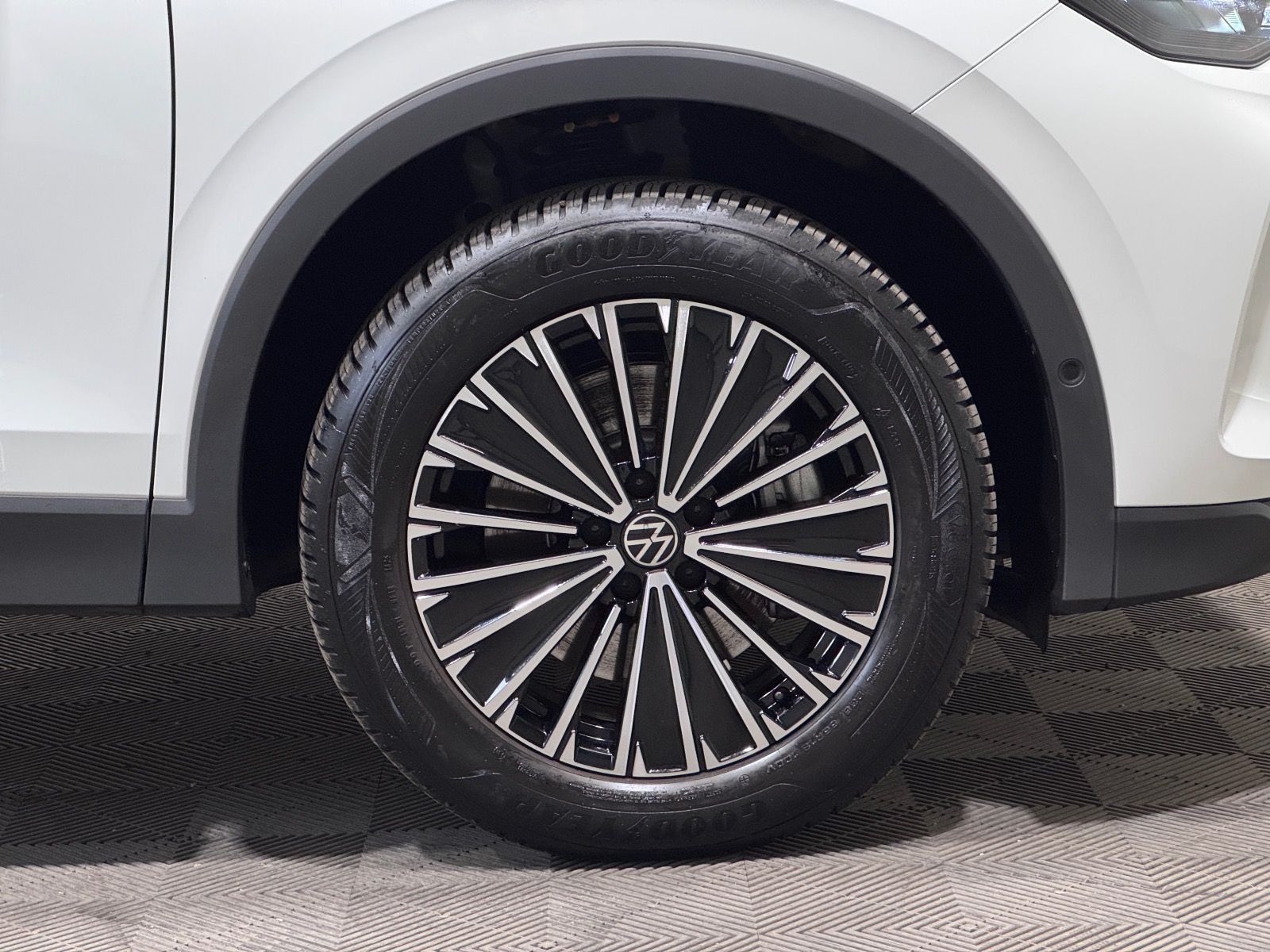 Volkswagen Tiguan 1.5 TSI eHybrid Elegance | AHK MATRIX DCC