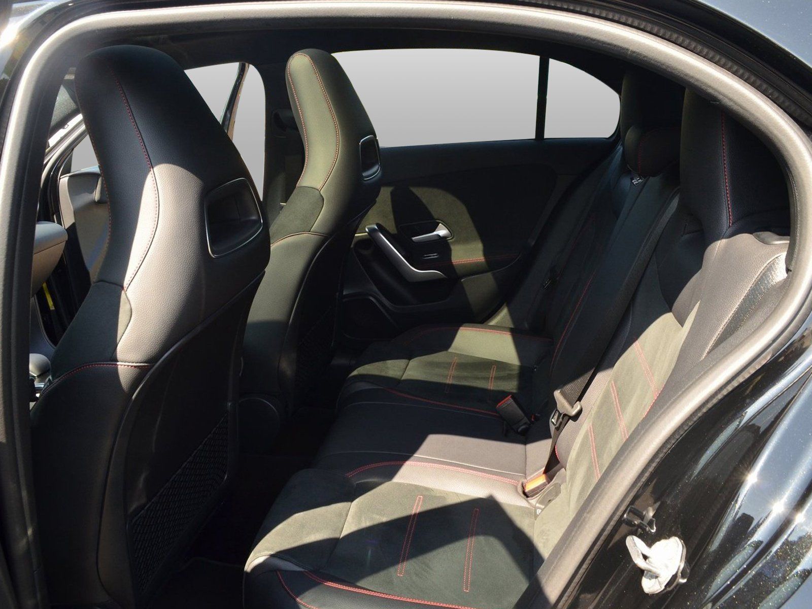 Mercedes-Benz 4MATIC Kompaktlim - Samsaru's Car Outlet