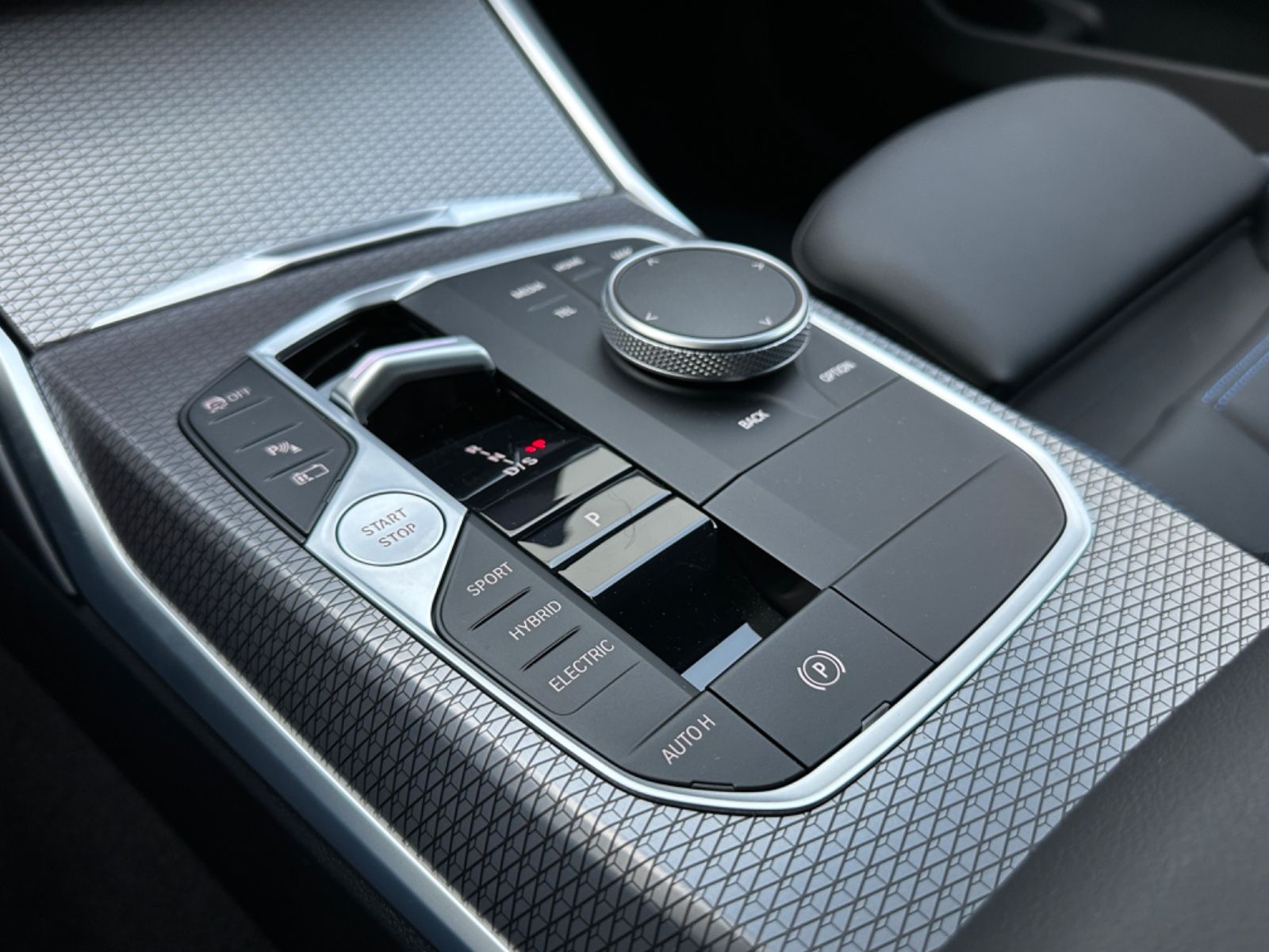 BMW 330 e xDrive Touring M Sport - Samsaru's Car Outlet