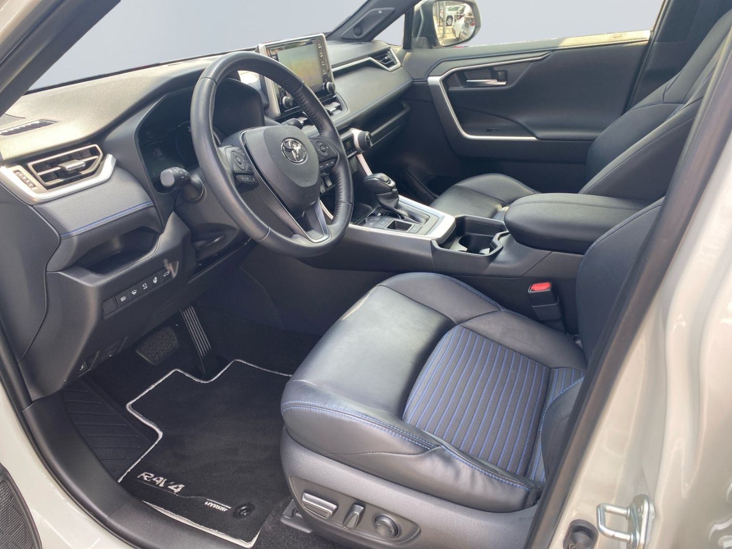 Toyota RAV 4 2.5 4x2 Hybrid Style - Samsaru's Car Outlet