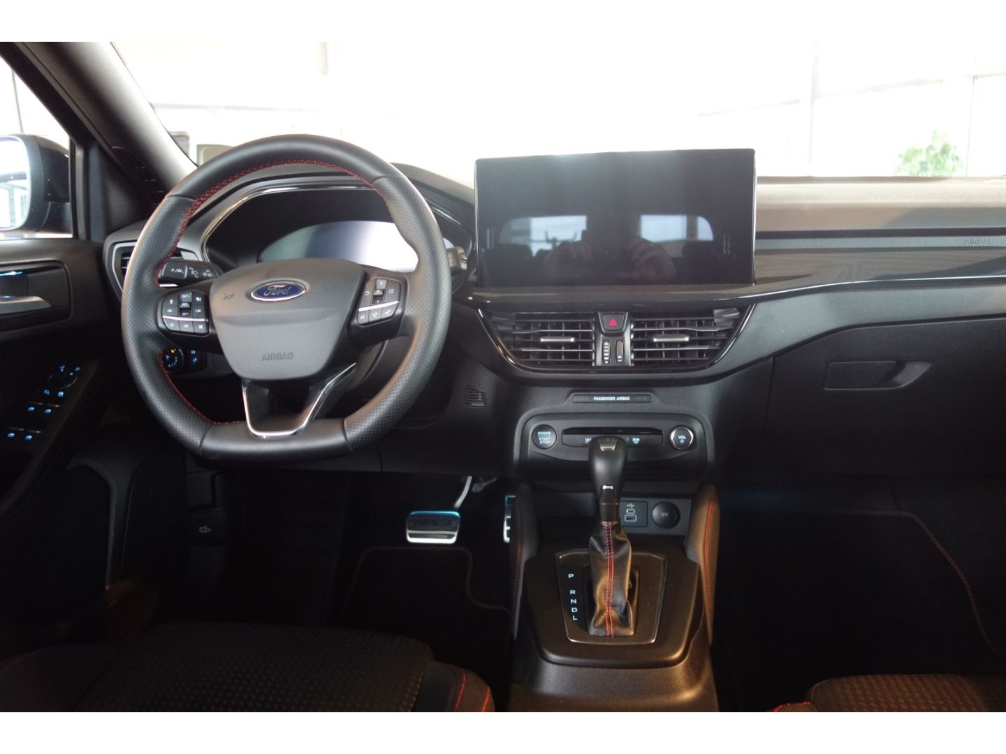 Ford Focus Turnier ST-Line X MHEV AHK PANO ACC SHZ BO