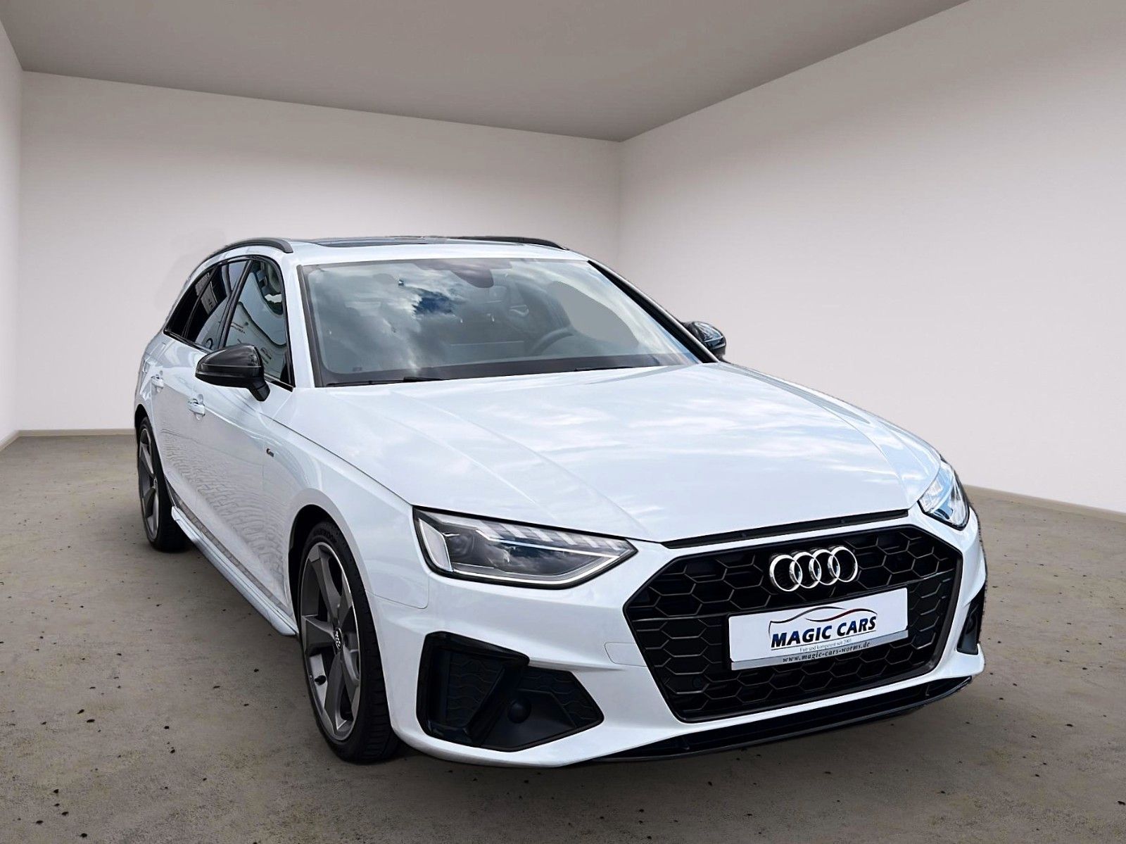 Audi A4 Avant 40 TFSI S tronic S line - Samsaru's Car Outlet