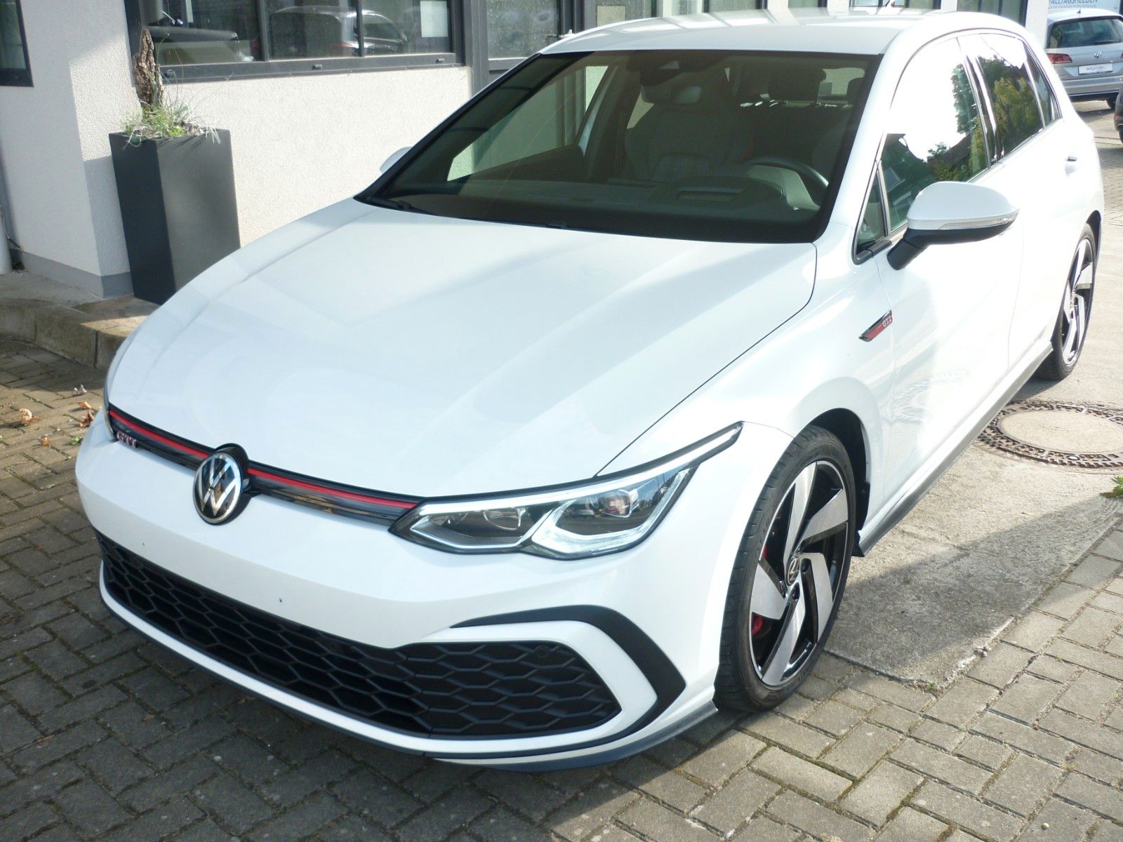 Volkswagen Golf VIII 2.0 GTI - Samsaru's Car Outlet
