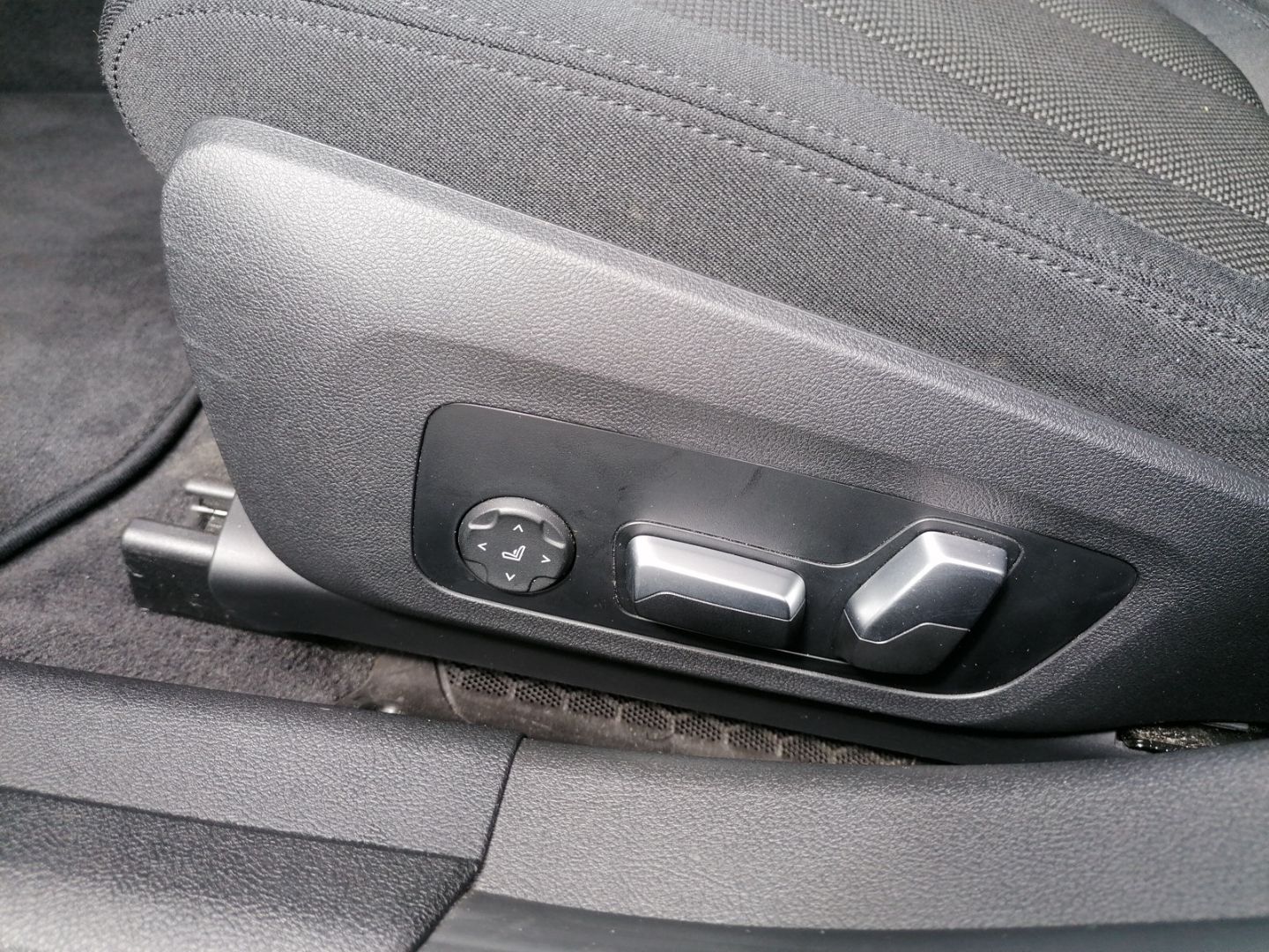 BMW 320 i Touring - Samsaru's Car Outlet