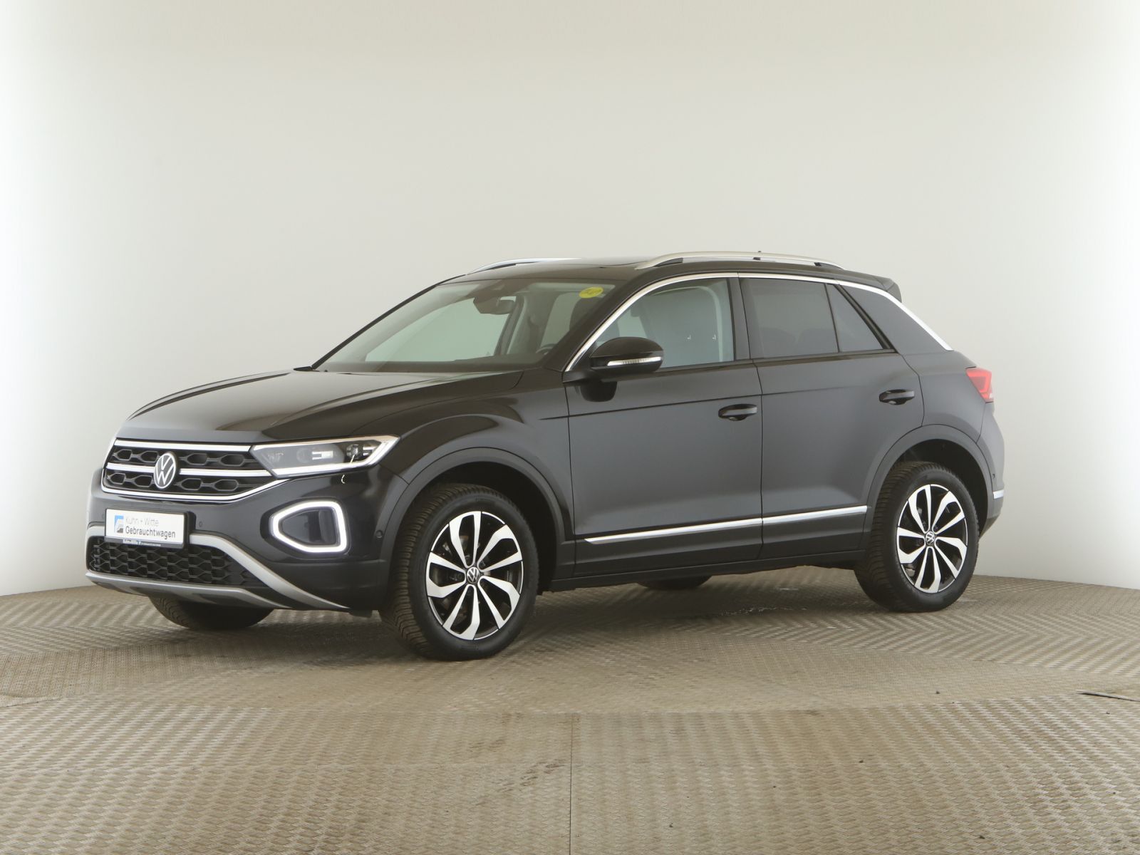 Volkswagen T-Roc 1.0 TSI Style - Samsaru's Car Outlet