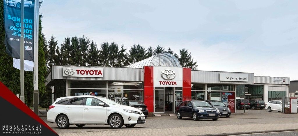 Toyota Corolla Hybrid Team - Samsaru's Car Outlet