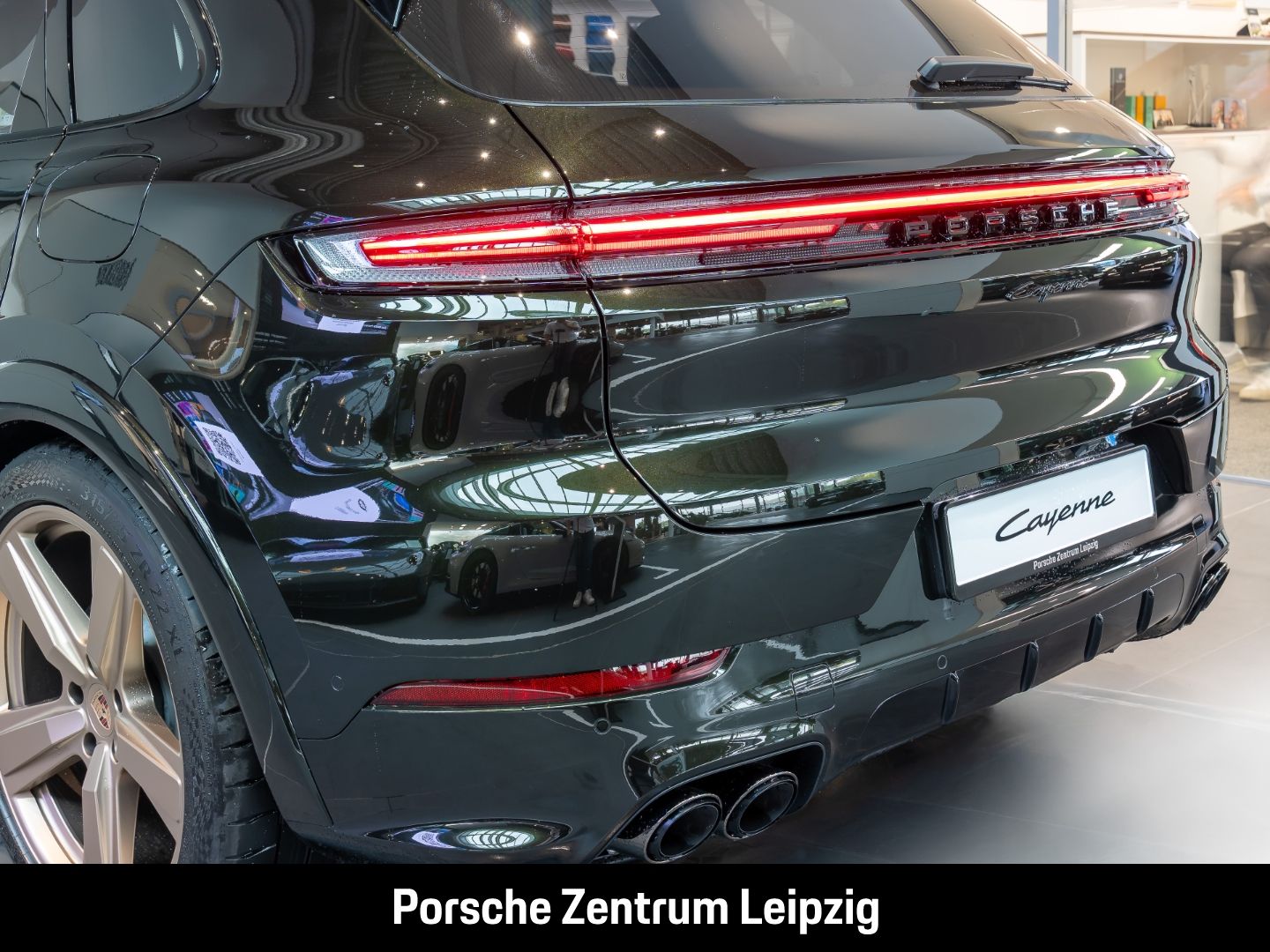 Porsche Cayenne E-Hybrid Dunkelolive Massage Sportabgas