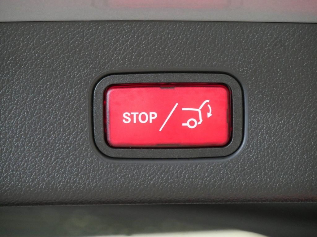 Mercedes-Benz GLC 300 e 4MATIC - Samsaru's Car Outlet