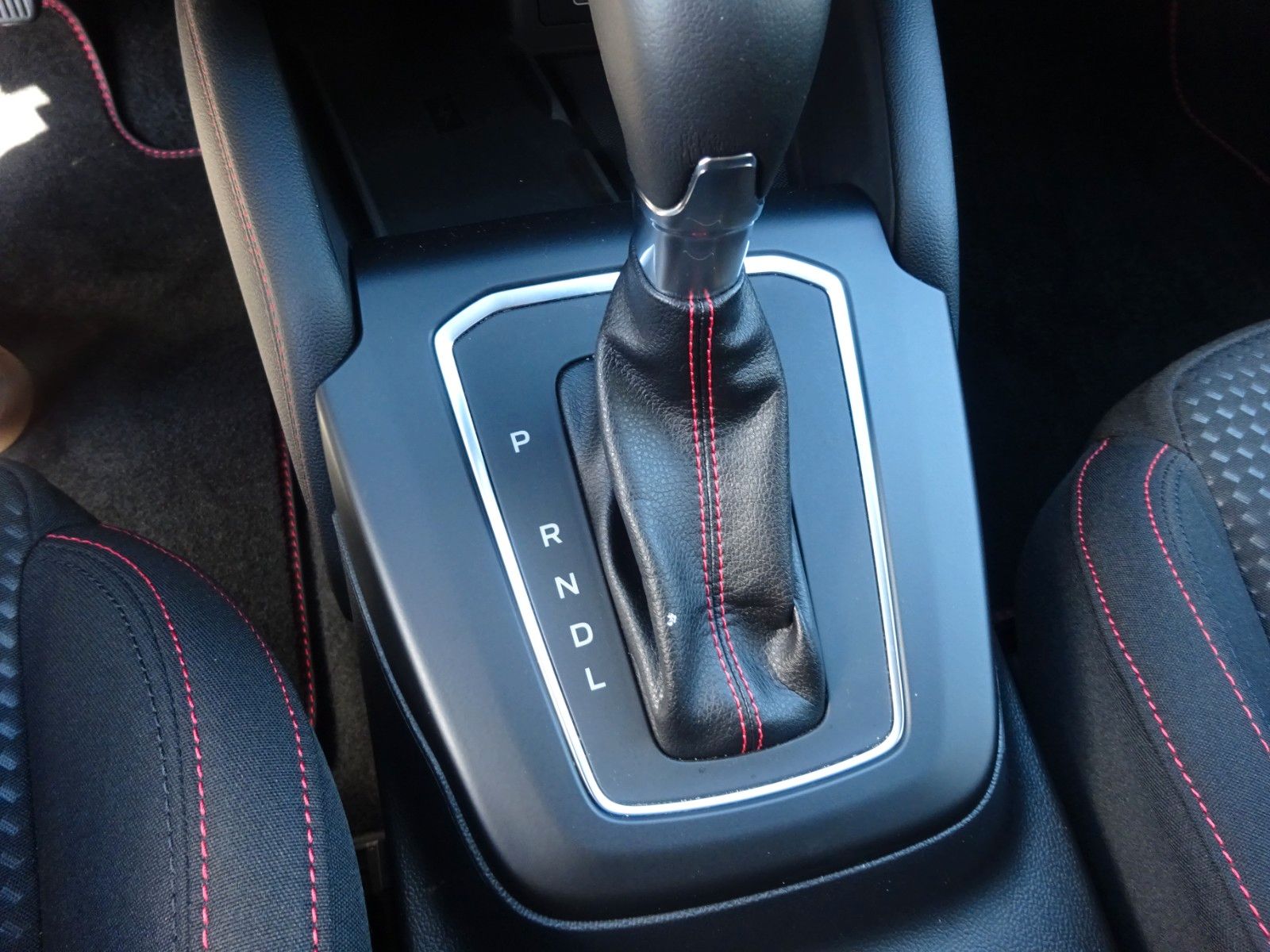 Ford Focus Turnier ST-Line X Autom AHK iACC HuD