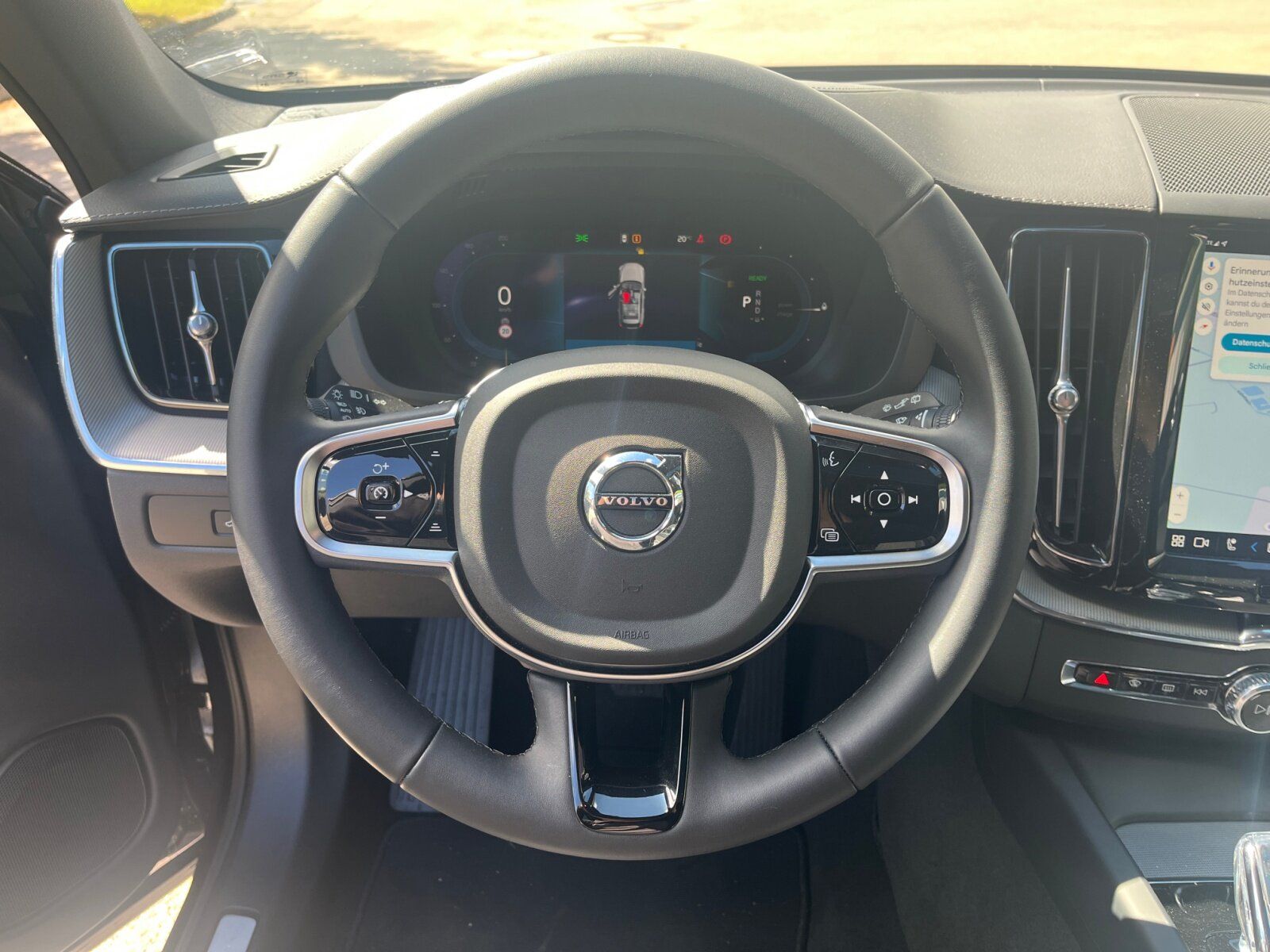 Volvo XC 60 T8 AWD Ultra Dark AHK+SITZH+KLIMA+360°RFK