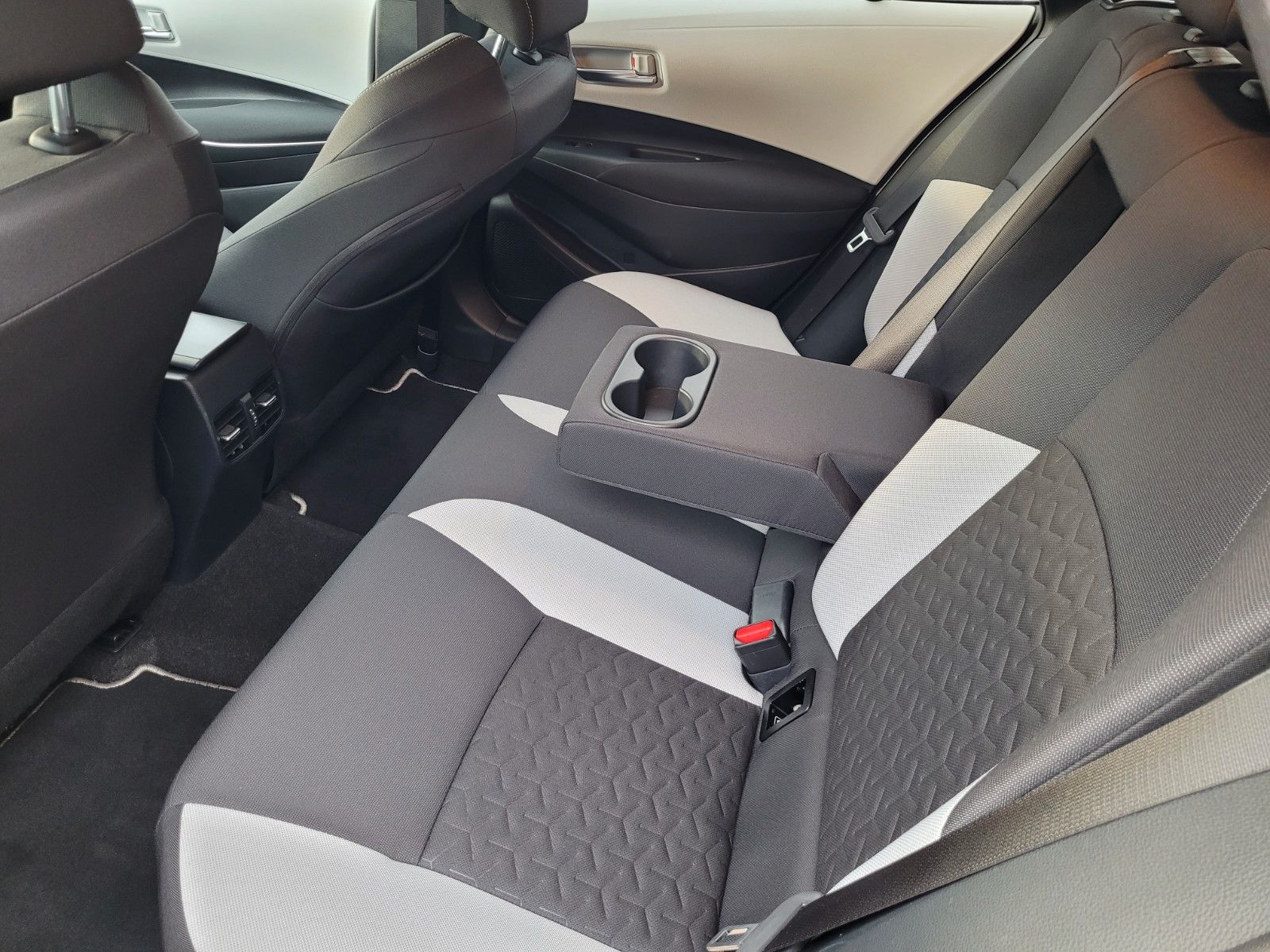 Toyota Corolla Sports Hybrid - Samsaru's Car Outlet