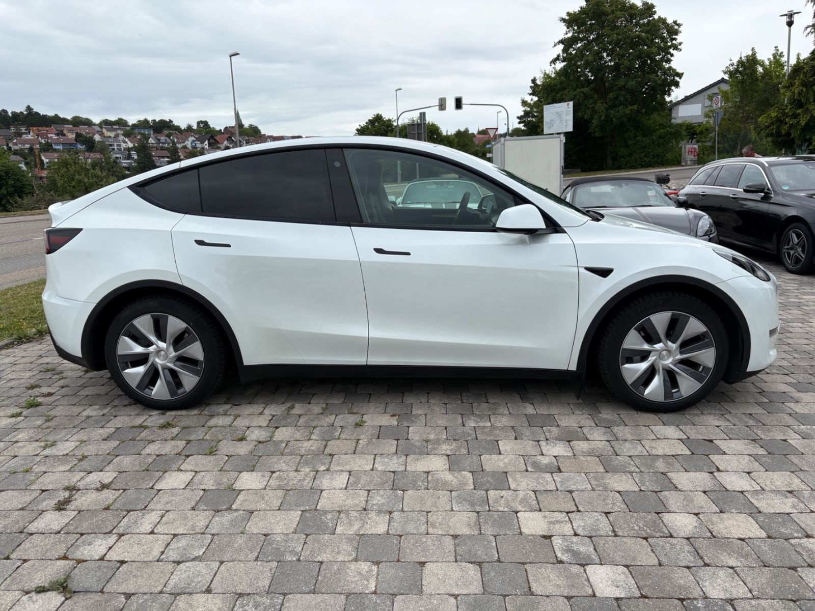 Tesla Model Y Long Range Dual AWD 8 fach Alu