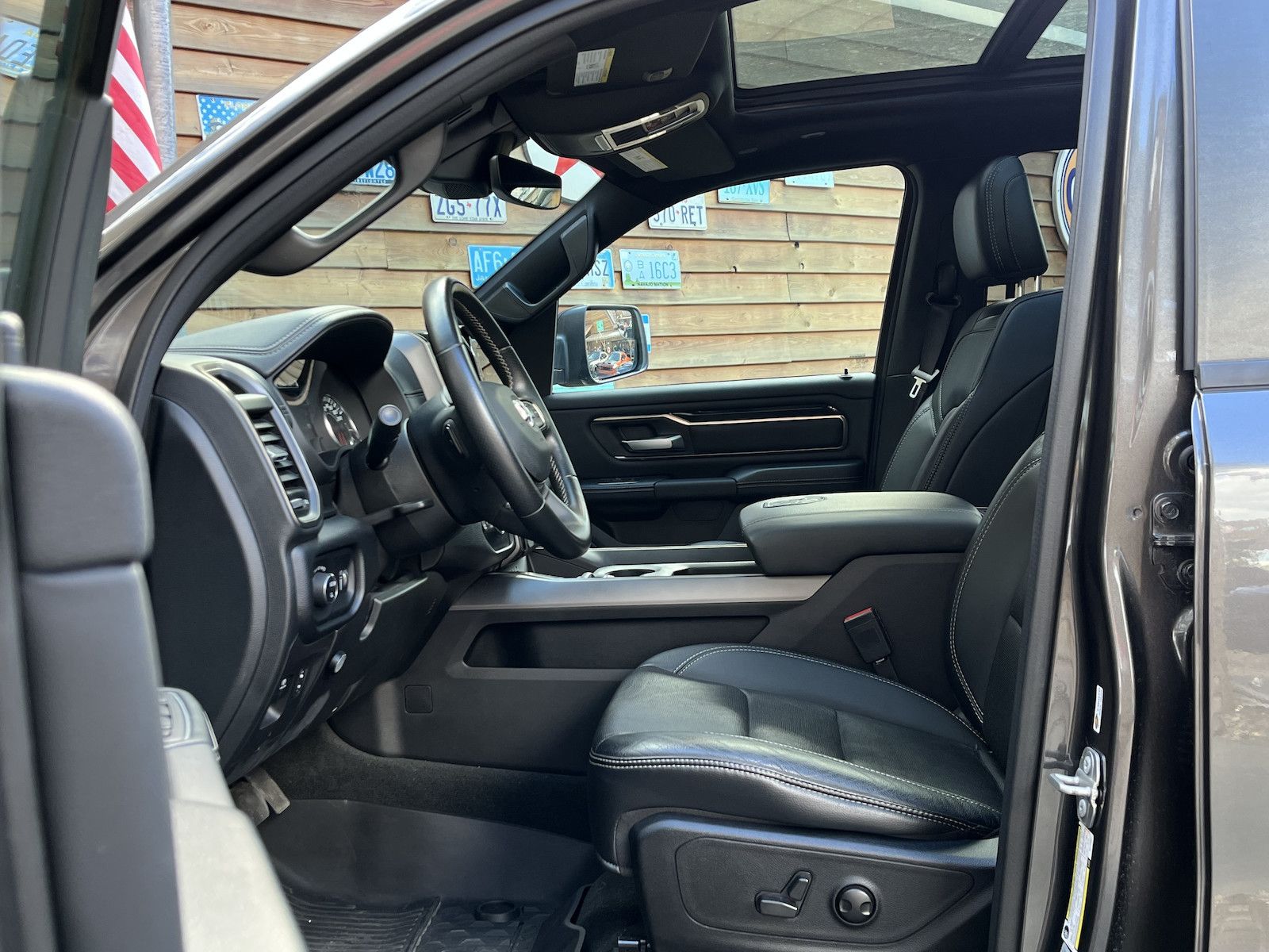 Dodge RAM 1500 SPORT 5,7L Pano 4x4 LPG 12´´ Navi AHK