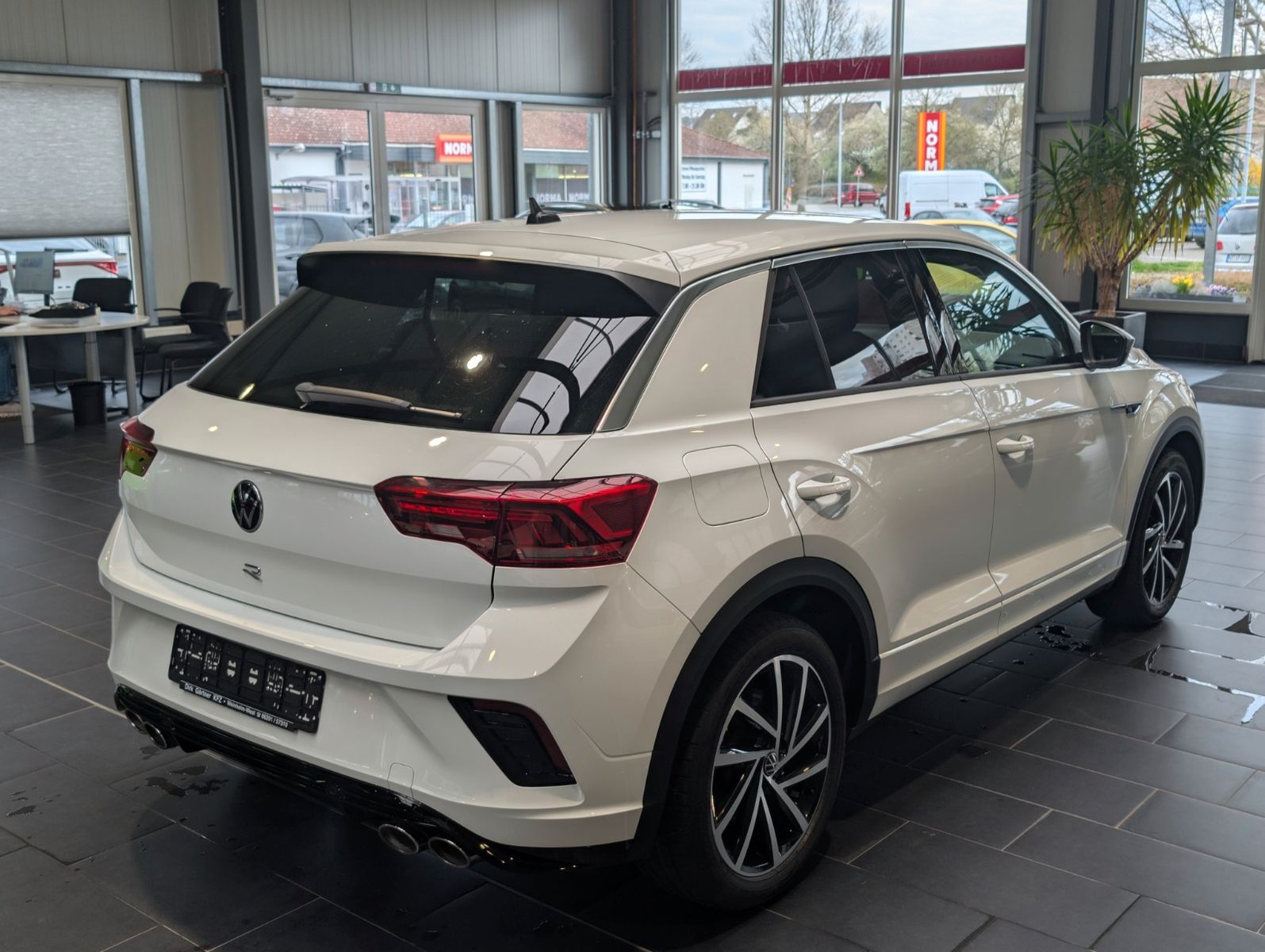 Volkswagen T-Roc 2.0 TSI OPF 4MOTION DSG R - Samsaru's Car Outlet