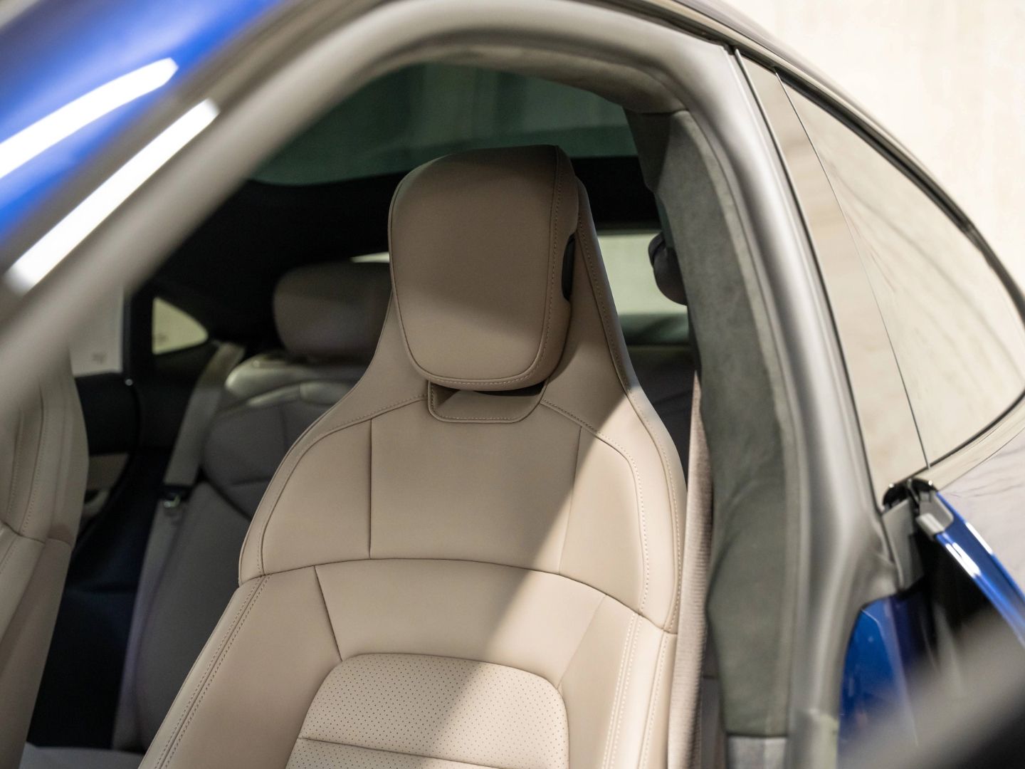 Porsche Taycan GTS InnoDrive Burmester Beifahrerdisplay