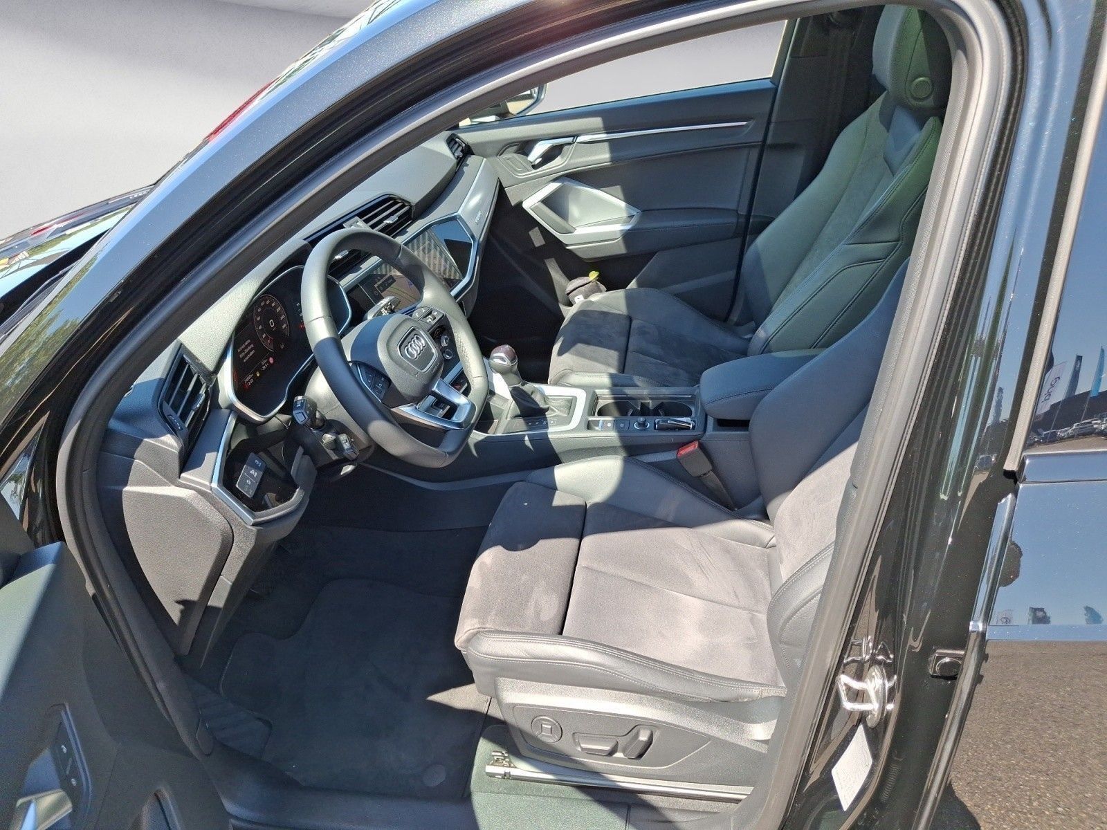 Audi Q3 40TDI quattro S tronic S line AHK ACCAssist M