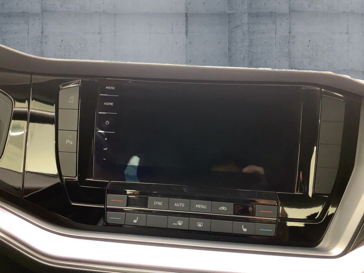 Volkswagen Touareg 3.0TDI 4M R-LINE - Samsaru's Car Outlet