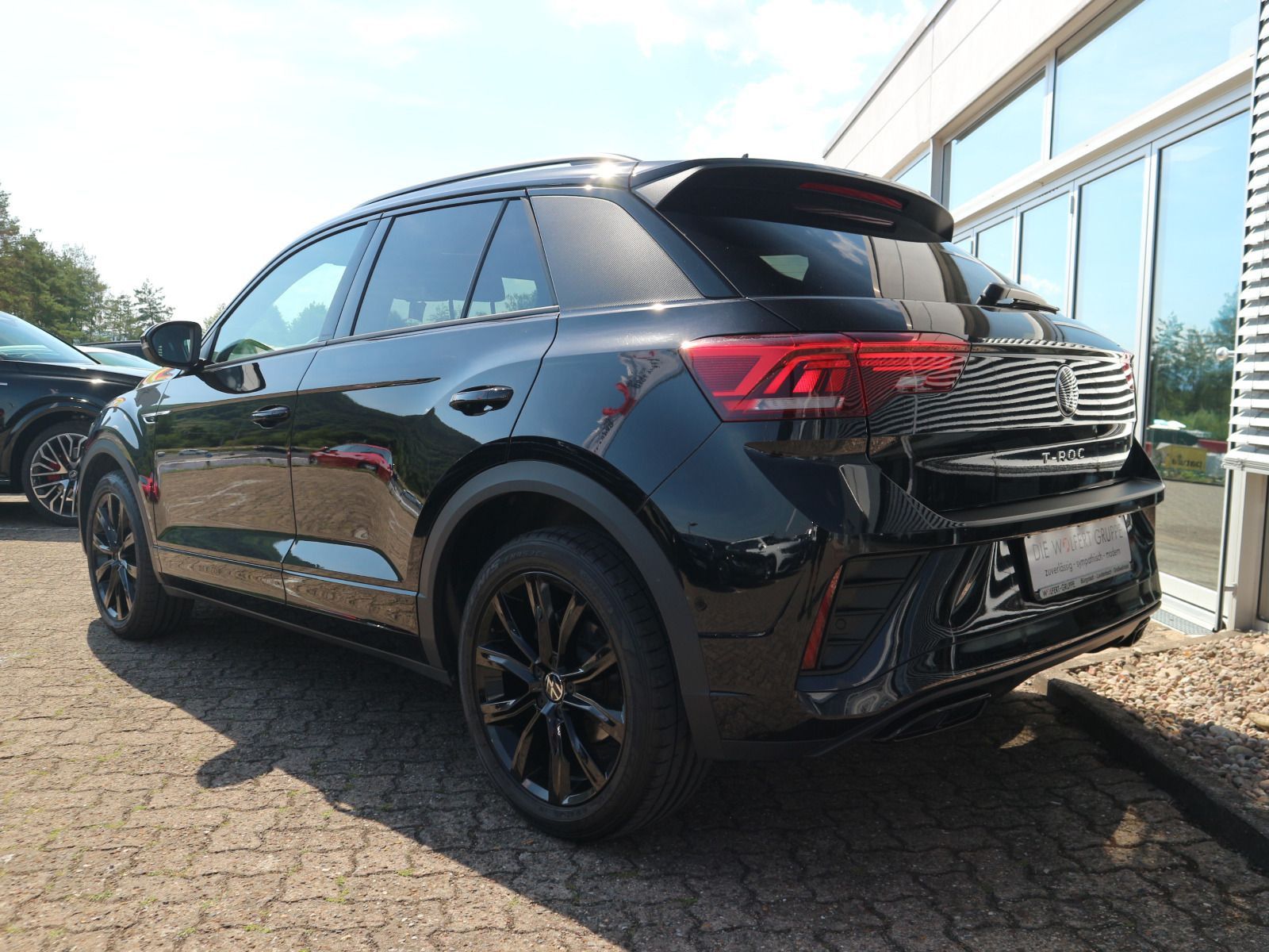 Volkswagen T-Roc R-Line - Samsaru's Car Outlet