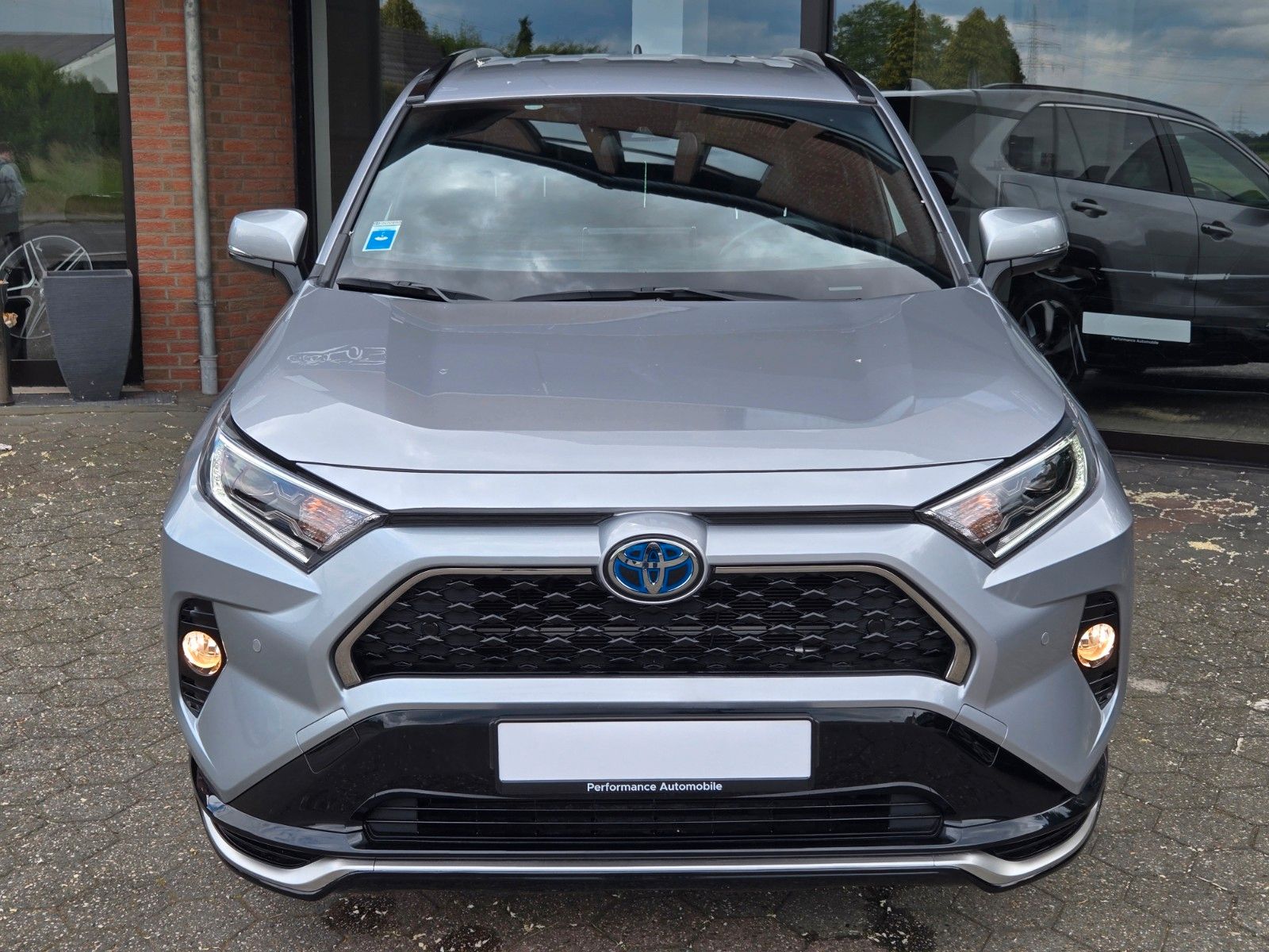 Toyota RAV 4 Hybrid Plug-in - Samsaru's Car Outlet