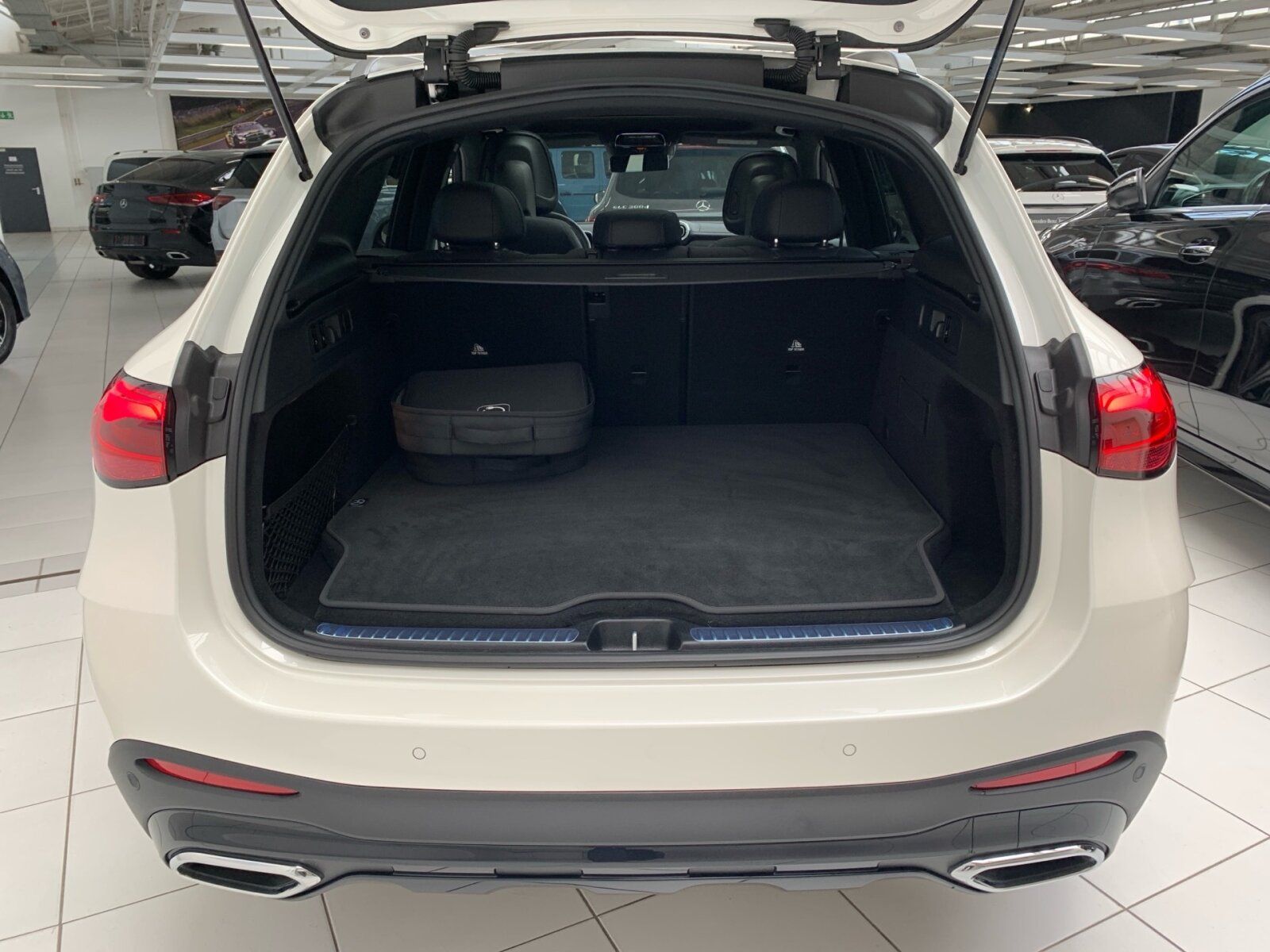 Mercedes-Benz GLC 300 e 4M *AMG*NIGHT*HINTERACHSLENK*AHK*PANO*