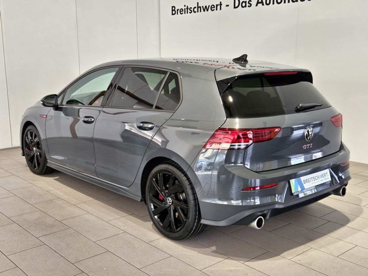 Volkswagen Golf 2.0 TSI GTI DSG BlackStyle - Samsaru's Car Outlet