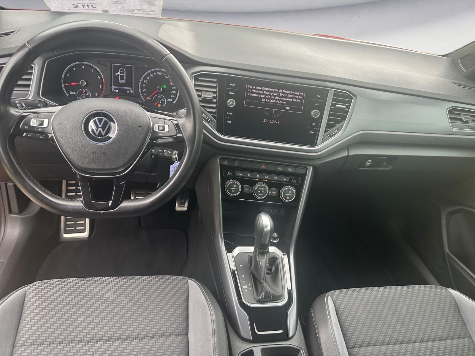 Volkswagen T-Roc R-Line - Samsaru's Car Outlet