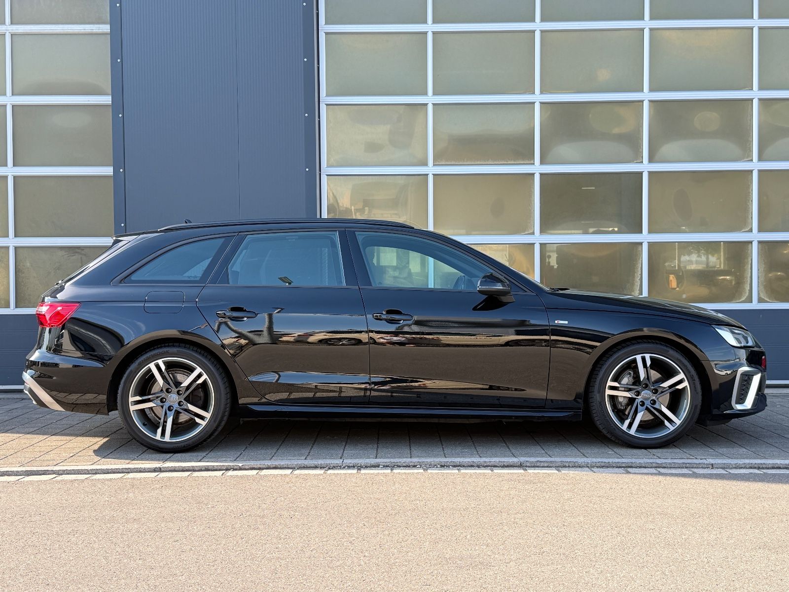 Audi A4 Avant 40 TDI S-Line - Samsaru's Car Outlet
