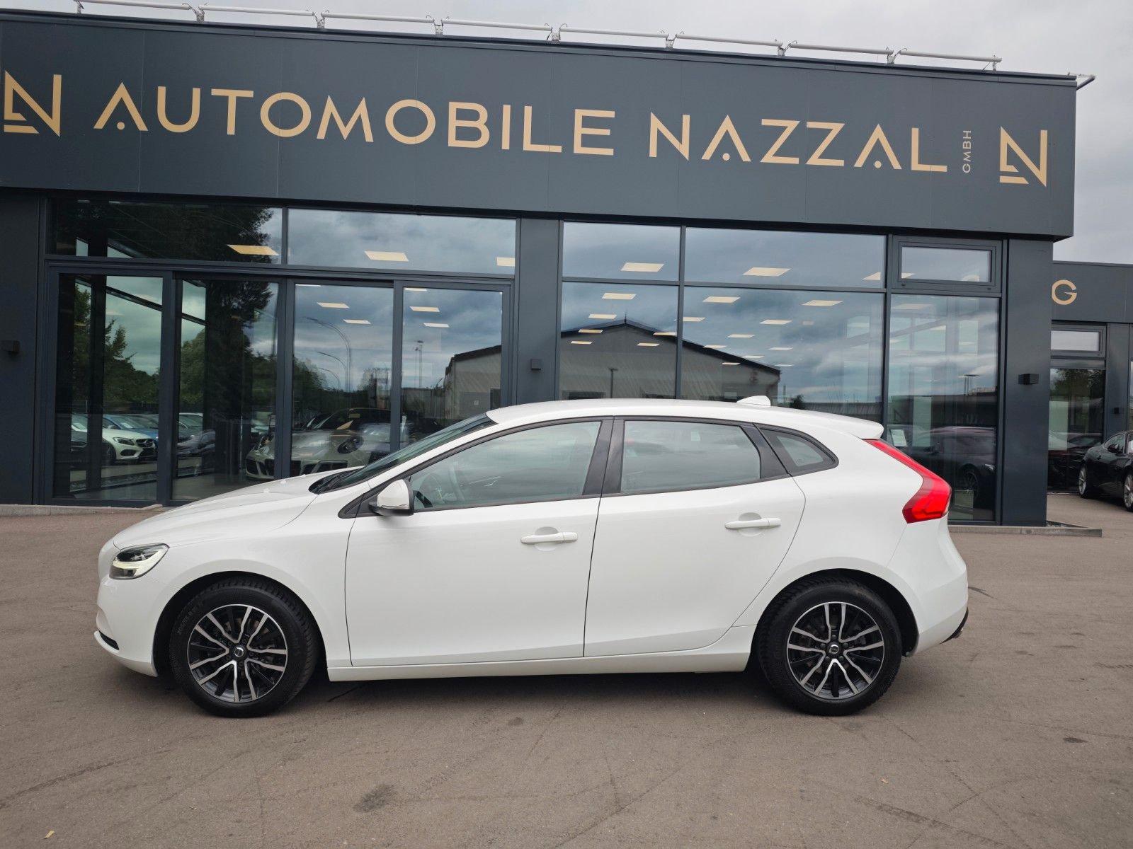 Volvo V40 2.0d MOMENTUM*NAVI*PDC*VOLL-LED*KLIMAAUTO.*