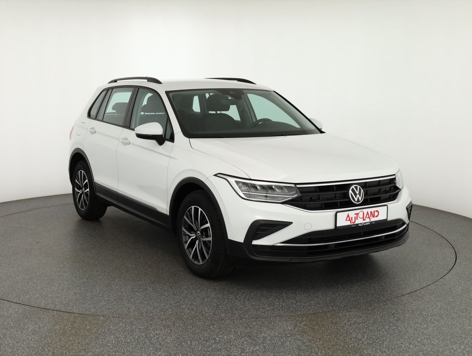 Volkswagen Tiguan 1.5 TSI Life - Samsaru's Car Outlet