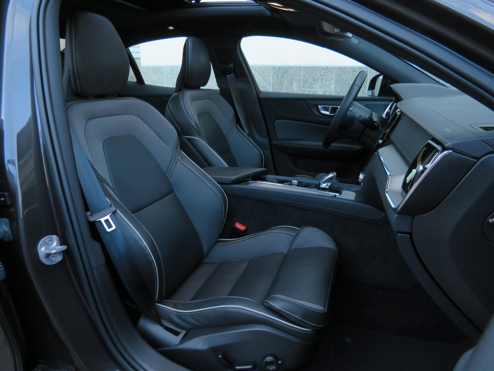 Volvo S60 Ultimate Dark AWD // Pano, Pilot, 360°