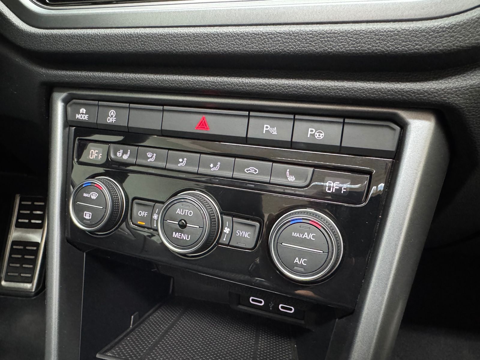 Volkswagen T-Roc Active - Samsaru's Car Outlet