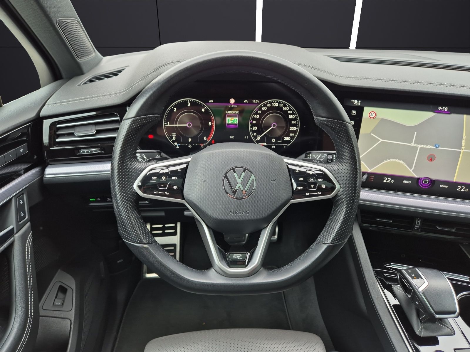 Volkswagen Touareg TDI R-Line 4M - Samsaru's Car Outlet
