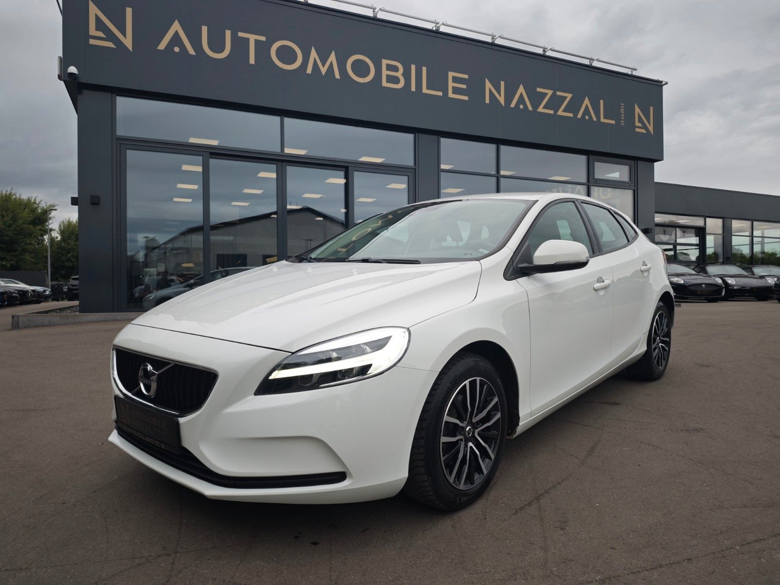 Volvo V40 2.0d MOMENTUM*NAVI*PDC*VOLL-LED*KLIMAAUTO.*